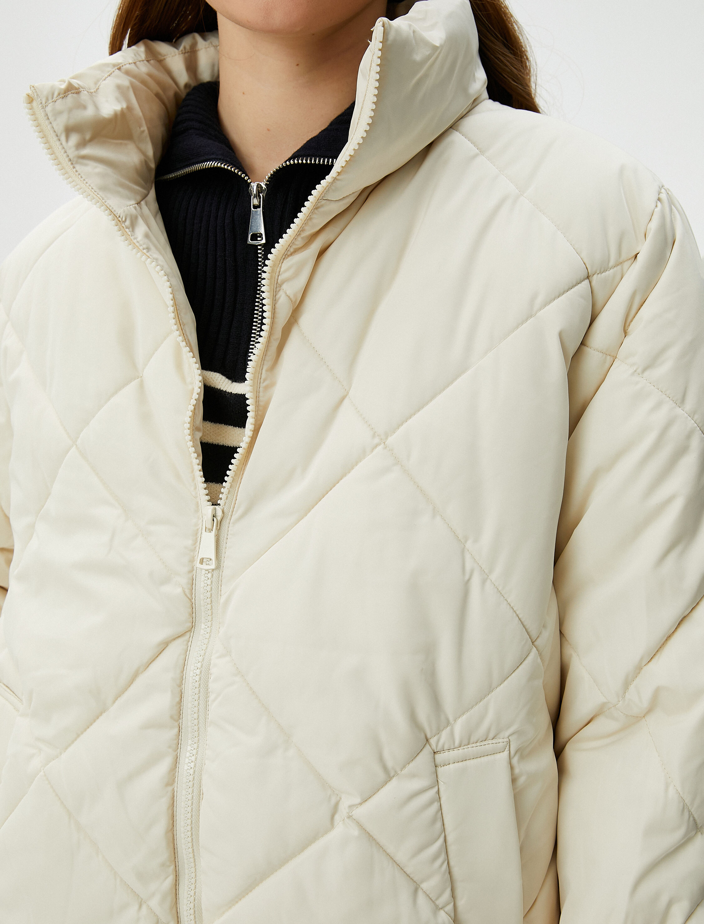   Şişme Mont Kapitone Kısa Dik Yaka Cepli Rahat Kalıp