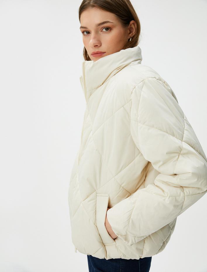  Şişme Mont Kapitone Kısa Dik Yaka Cepli Rahat Kalıp