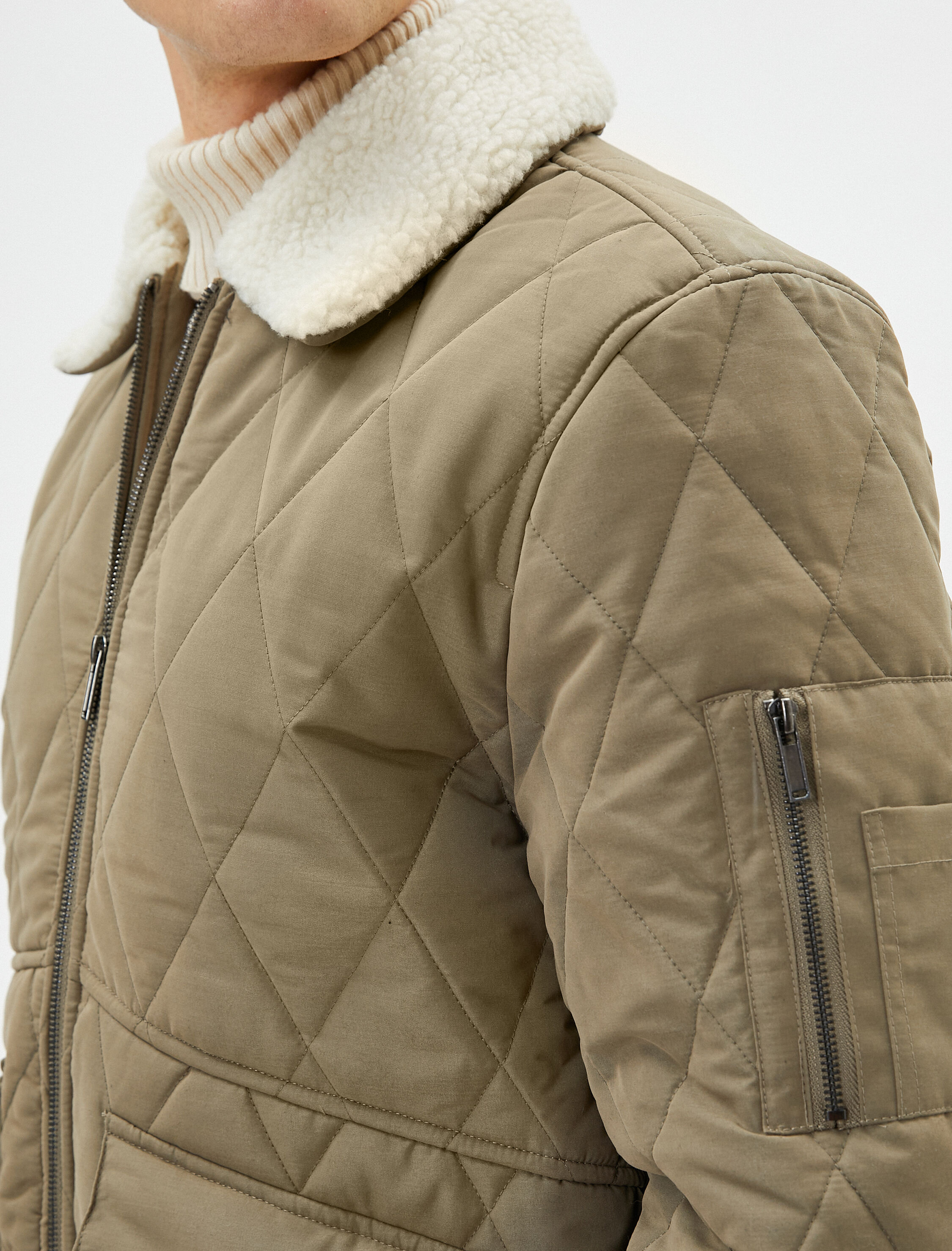   Kapitone Ceket Peluş Yaka Detaylı Cepli Fermuarlı