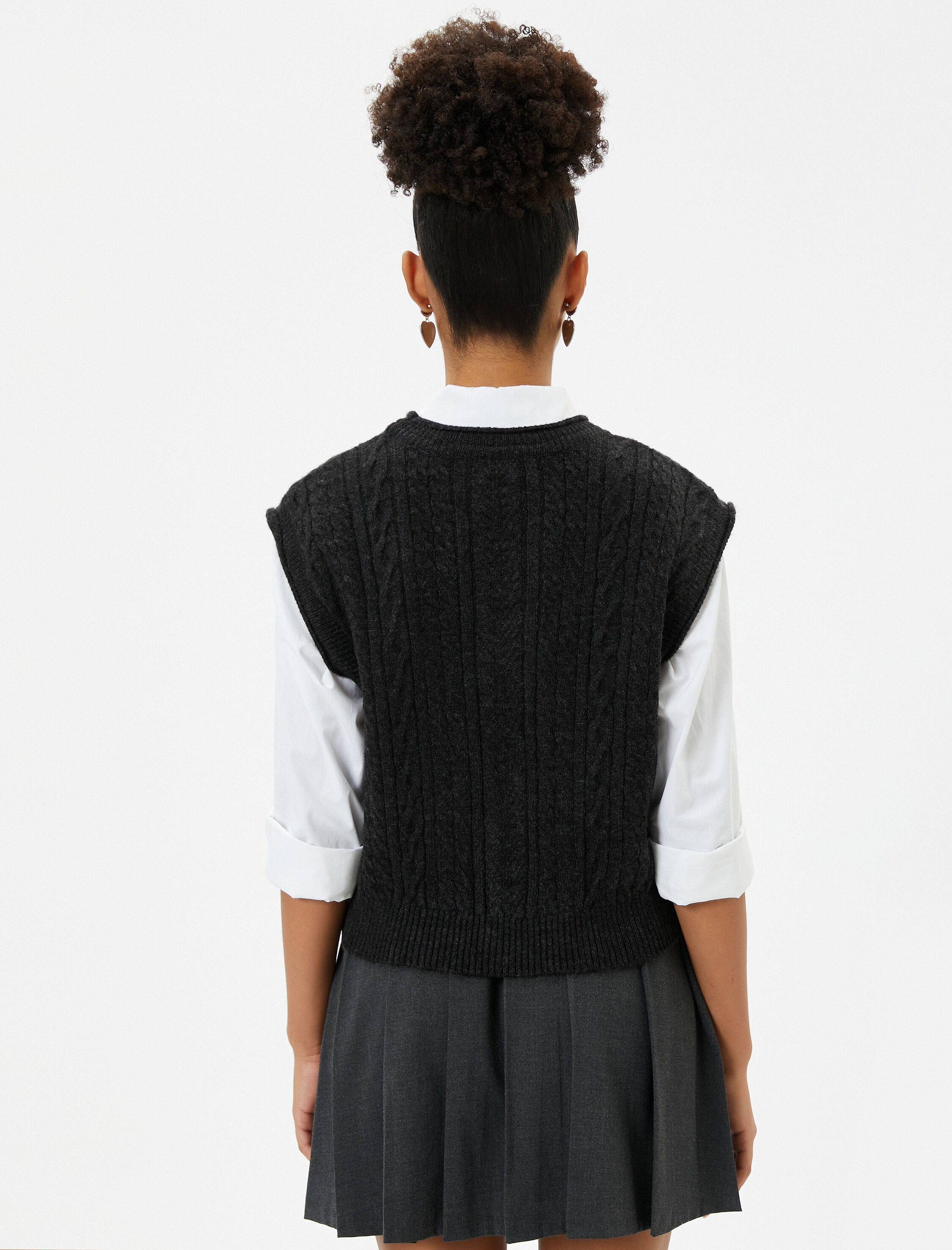   Triko Süveter Boncuk İşlemeli Kolsuz Yuvarlak Yaka