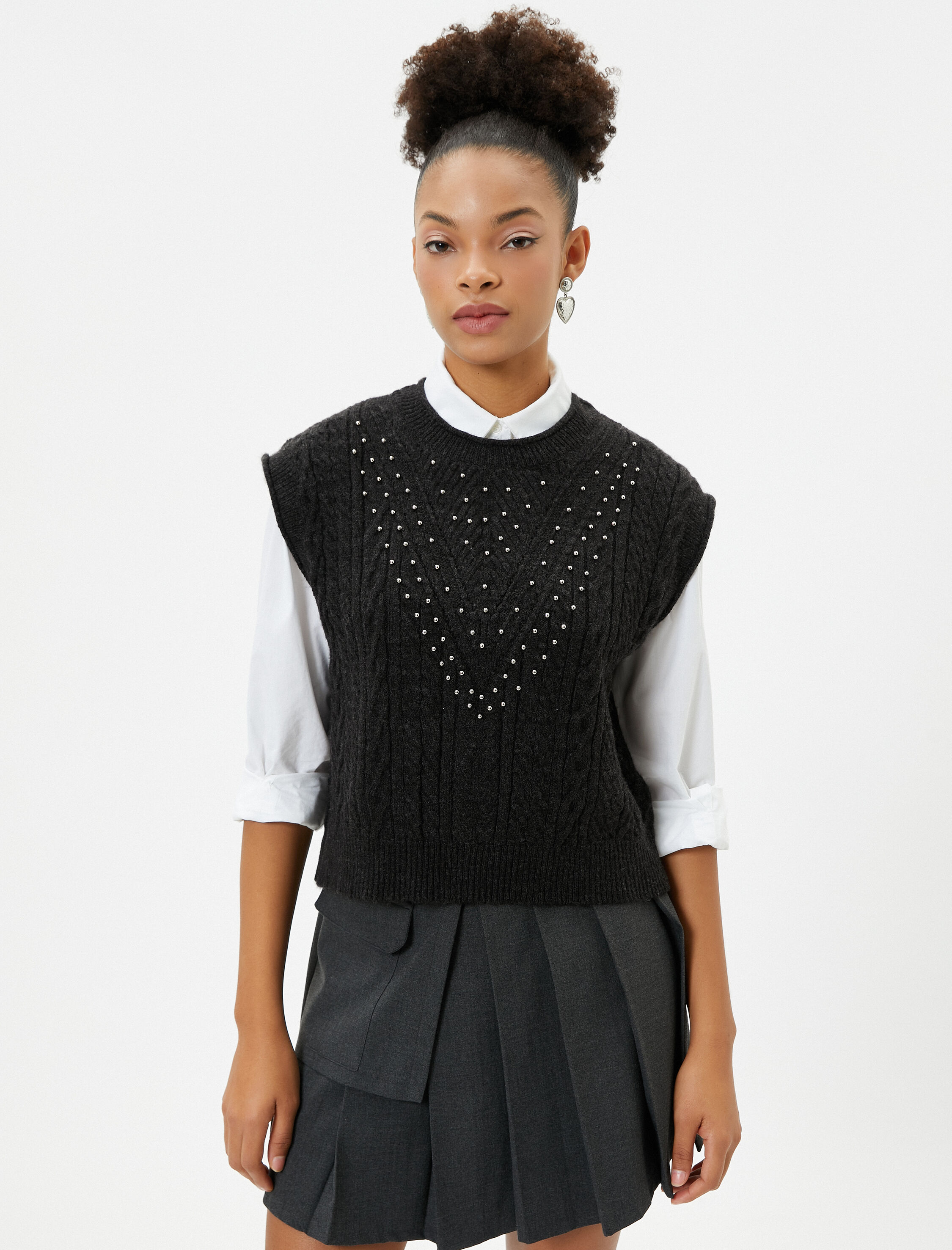   Triko Süveter Boncuk İşlemeli Kolsuz Yuvarlak Yaka