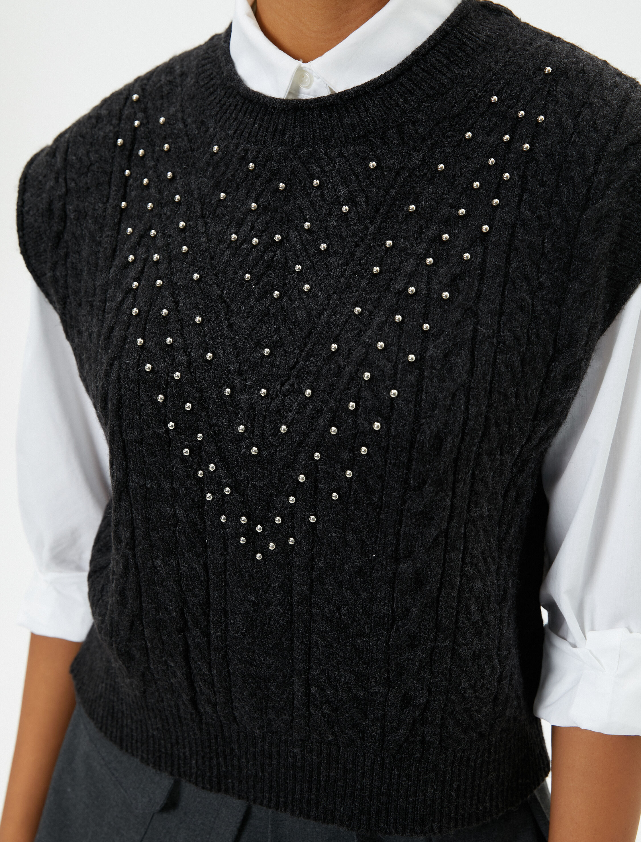   Triko Süveter Boncuk İşlemeli Kolsuz Yuvarlak Yaka