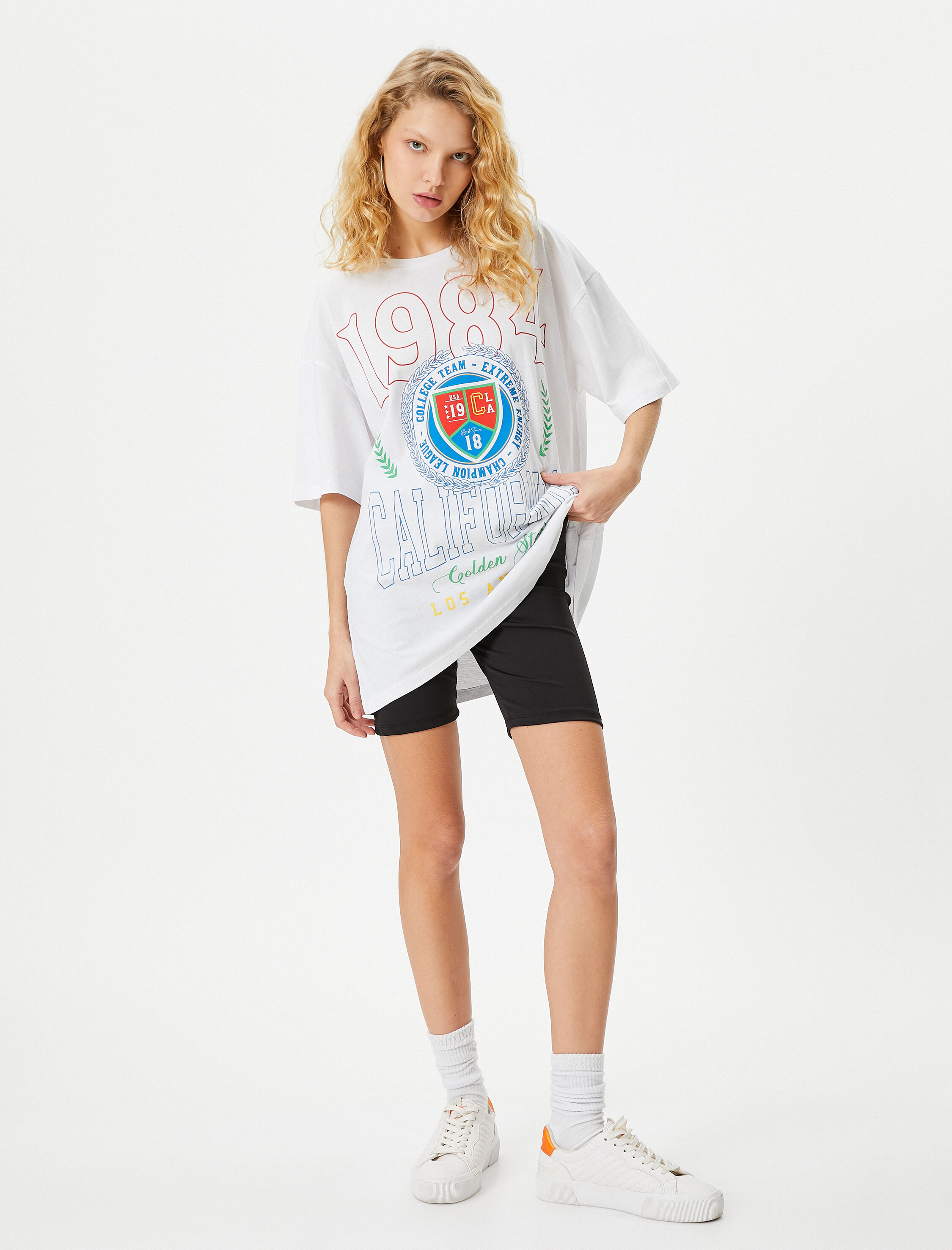   Kolej Temalı Baskılı Kısa Kollu Bisiklet Yaka Rahat Kalıp  Pamuklu Tişört