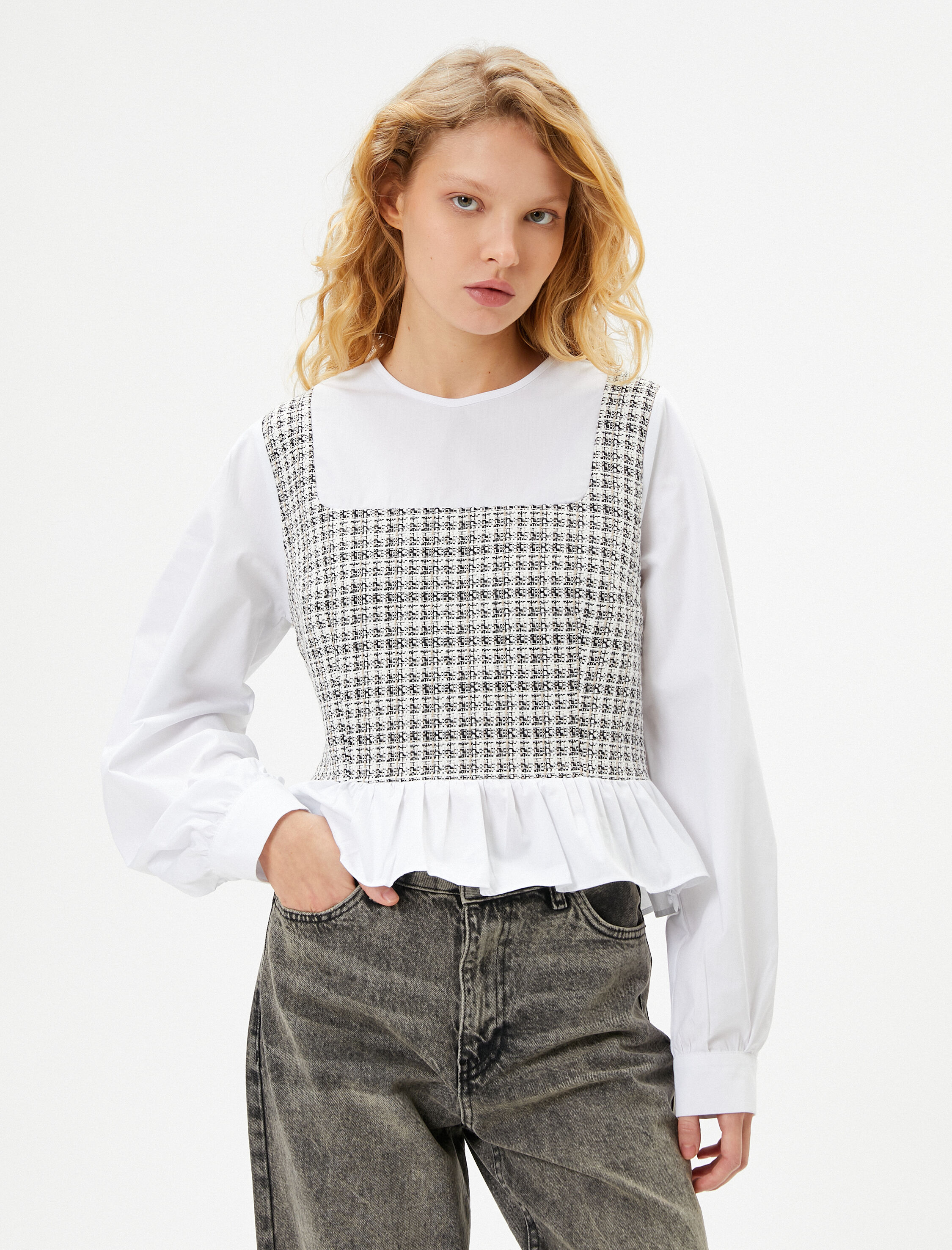   Tüvit Detaylı Bluz Uzun Kollu Yuvarlak Yaka Fırfırlı