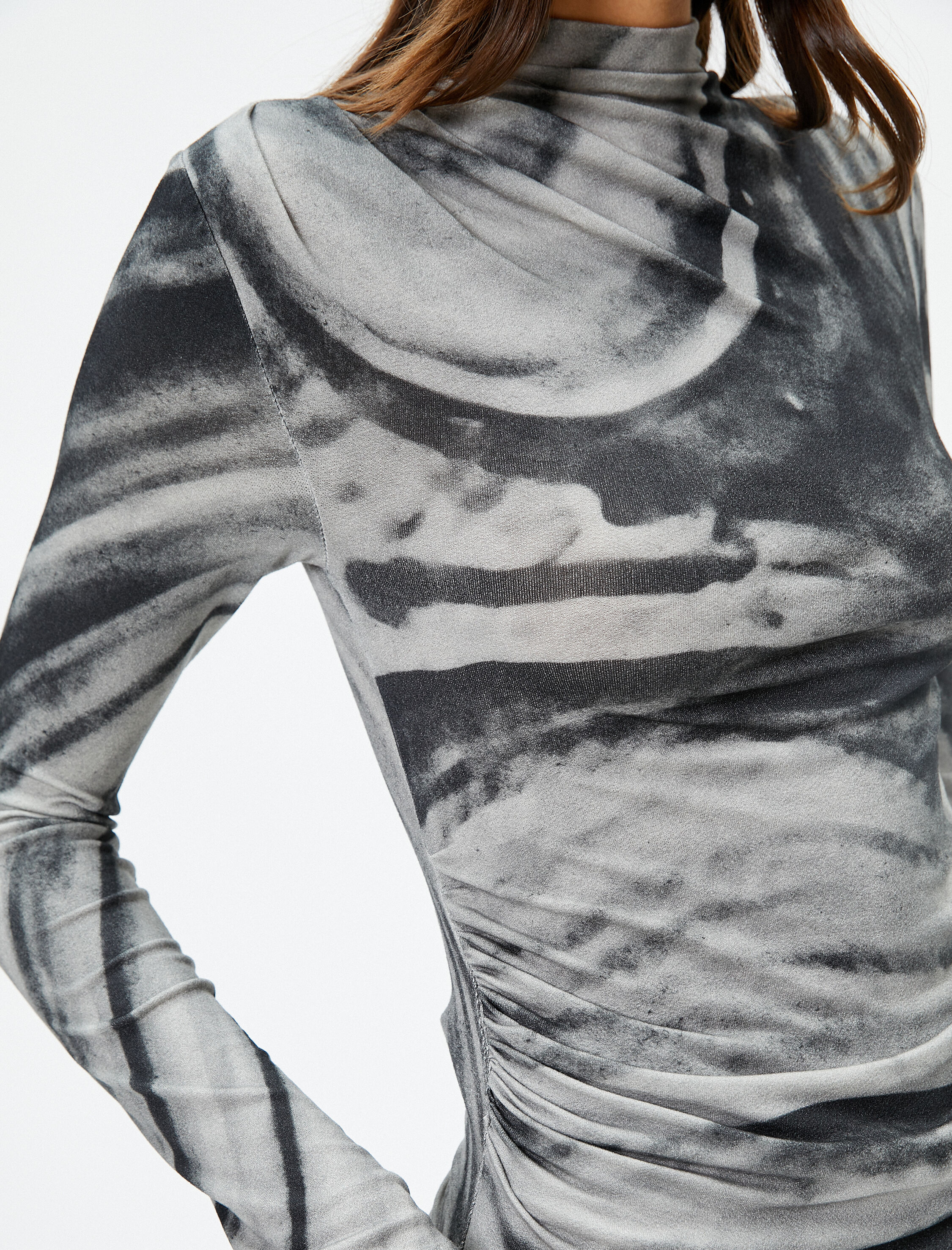   Koton X Şahika Ercümen - Soyut Desenli Uzun Kollu Bluz