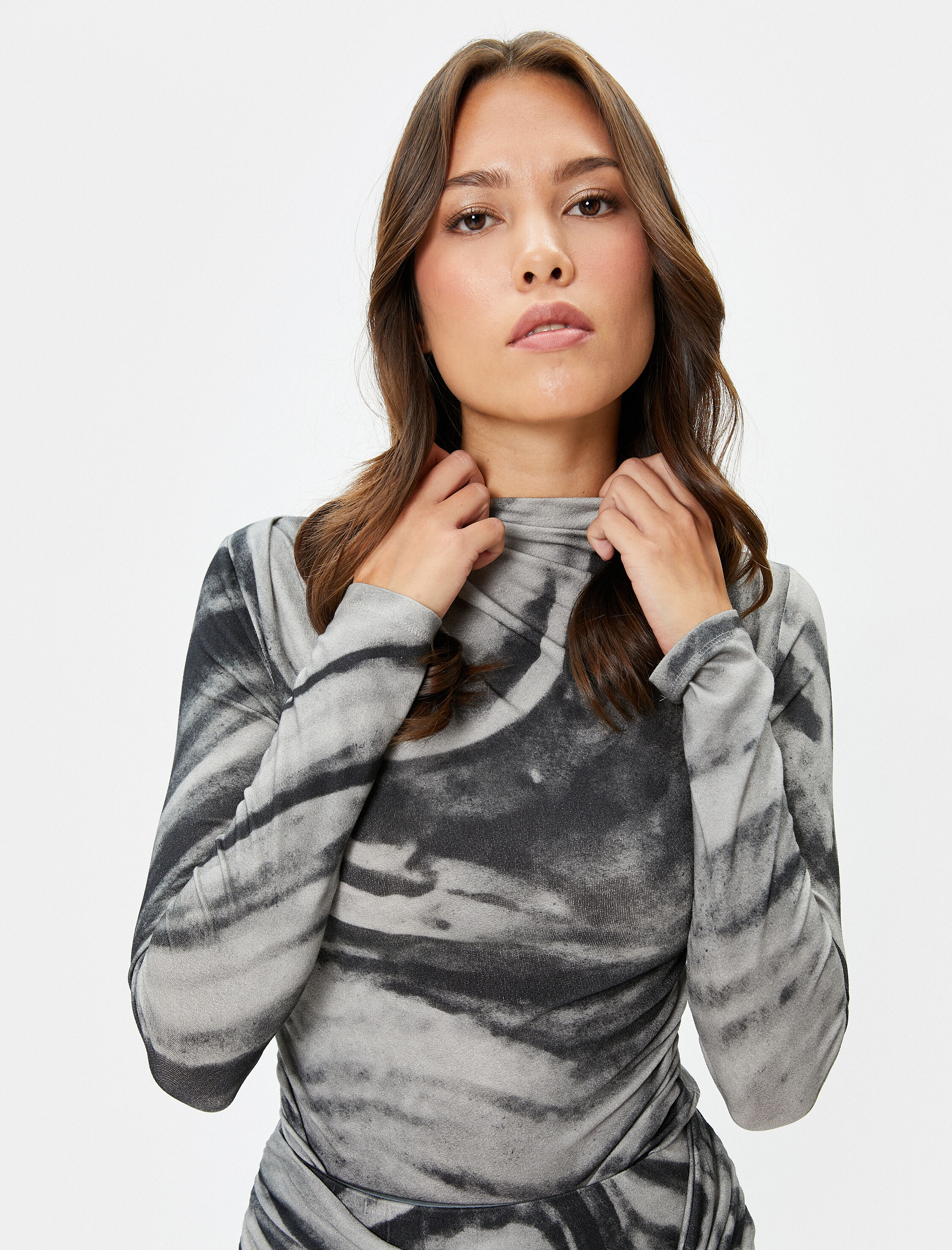   Koton X Şahika Ercümen - Soyut Desenli Uzun Kollu Bluz