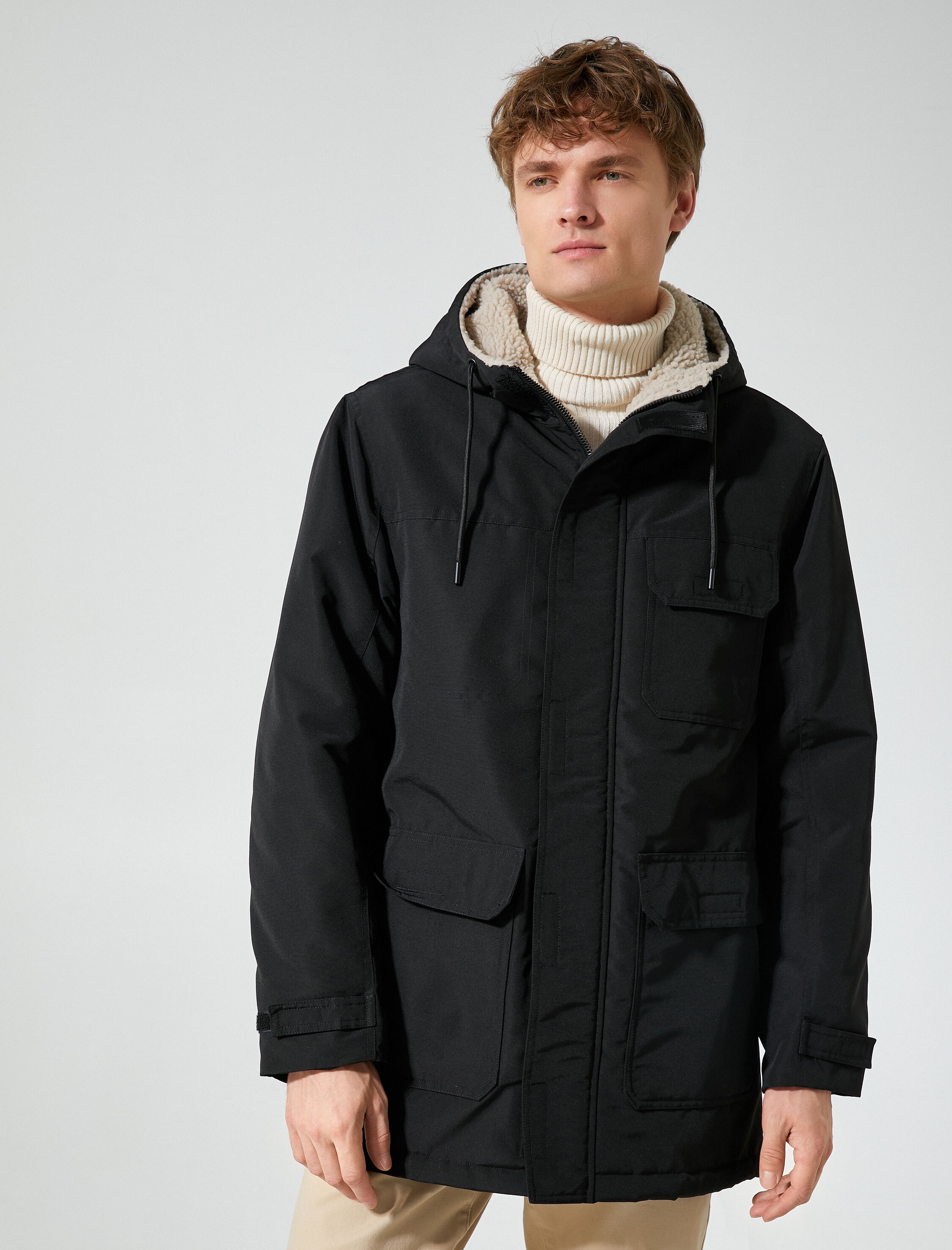 Fermuarlı Kapşonlu Parka Cepli Peluş Detaylı