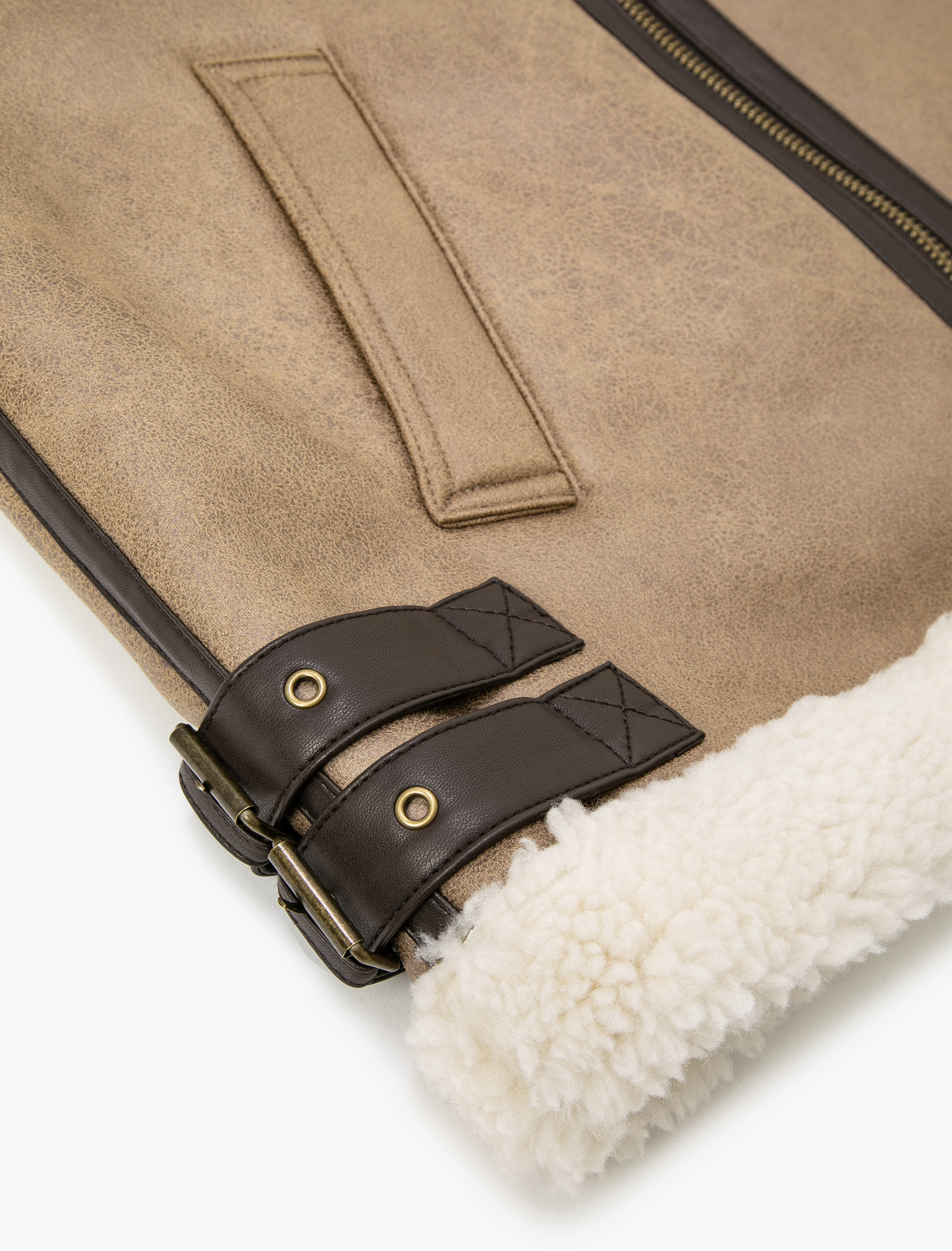   Biker Yelek Deri Görünümlü İçi Suni Kürklü Toka Detaylı Fermuarlı