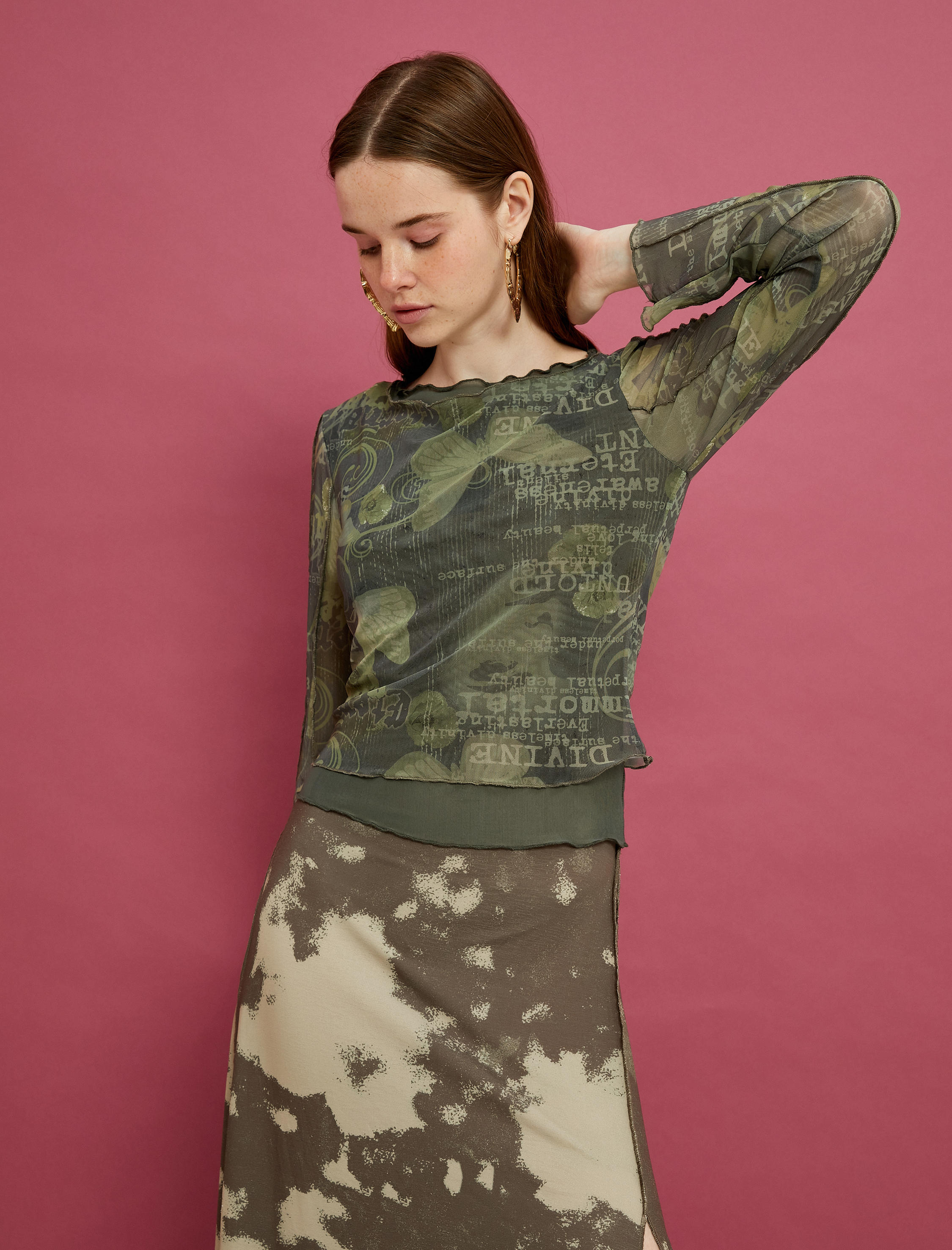   Transparan Bluz Astarlı Uzun Kollu Düz Yaka Baskılı