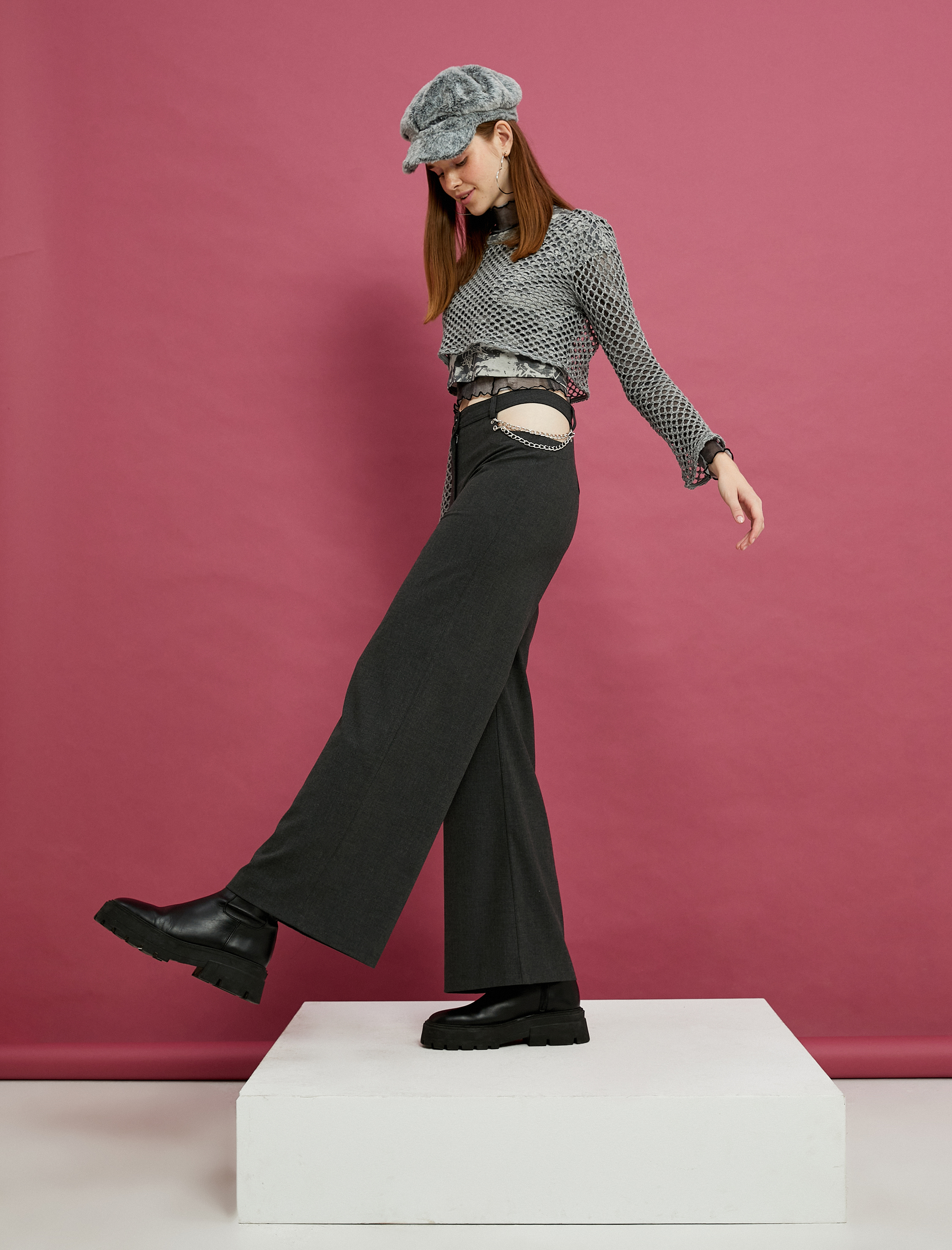   Düz Bol Paça Pencere Detaylı Pantolon Zincir Detaylı Cepli