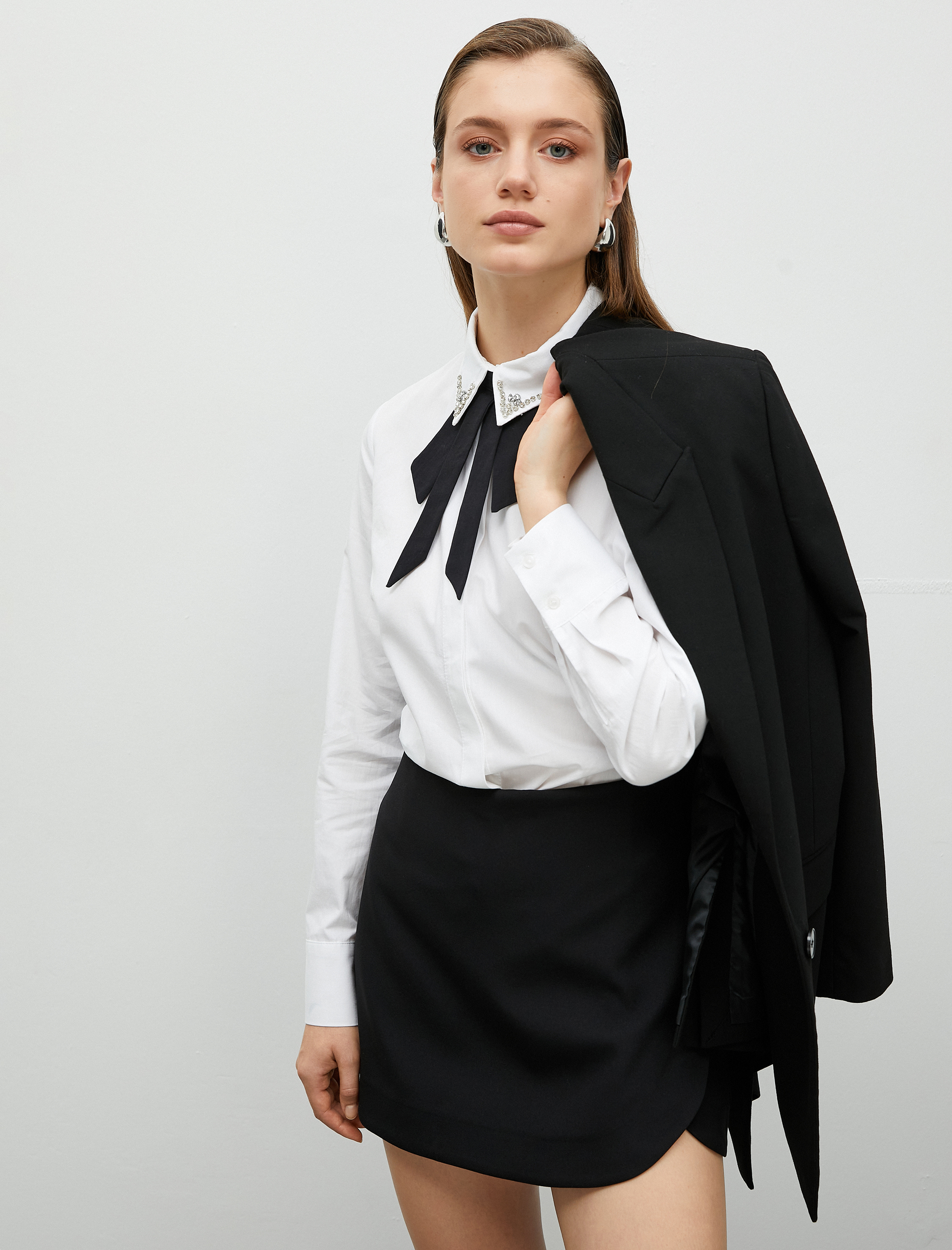   Taşlı Gömlek Fular Yaka Uzun Kollu Düğmeli