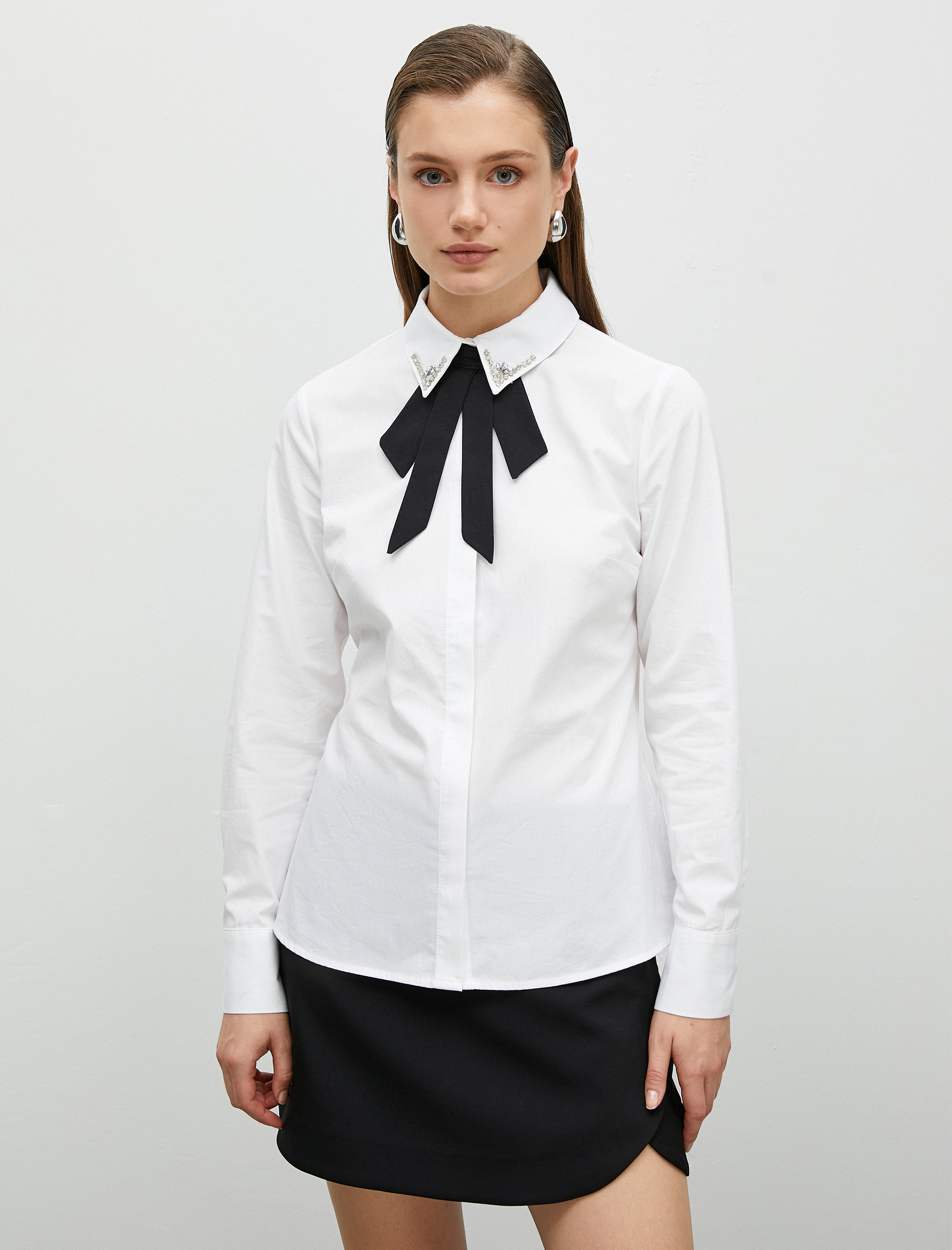   Taşlı Gömlek Fular Yaka Uzun Kollu Düğmeli