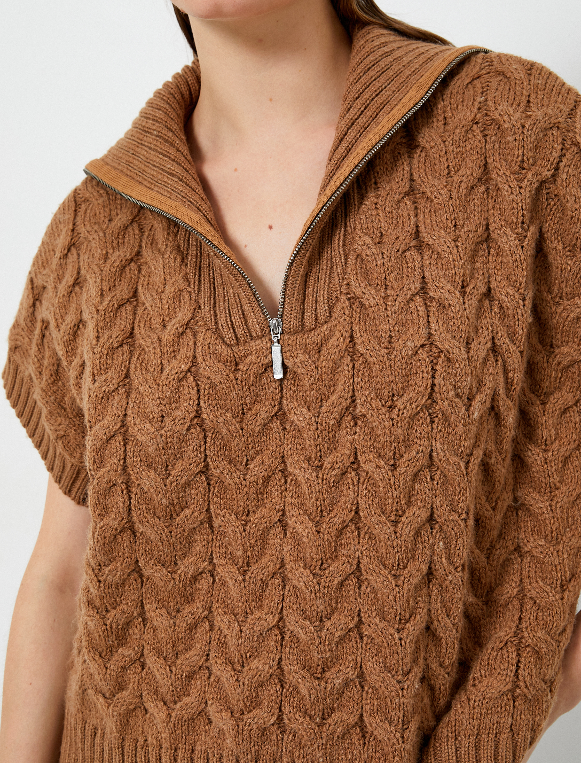   Oversize Süveter Örgü Yarım Fermuarlı Geniş Yaka Saç Örgüsü Desenli