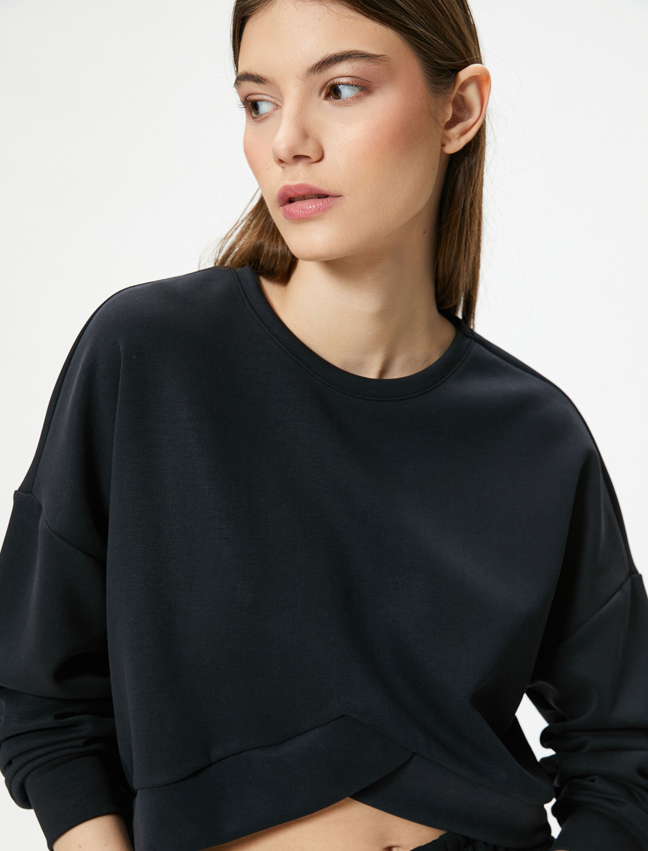   Modal Kumaş Crop Spor Sweatshirt Asimetrik Kesim Bisiklet Yaka Uzun Kollu