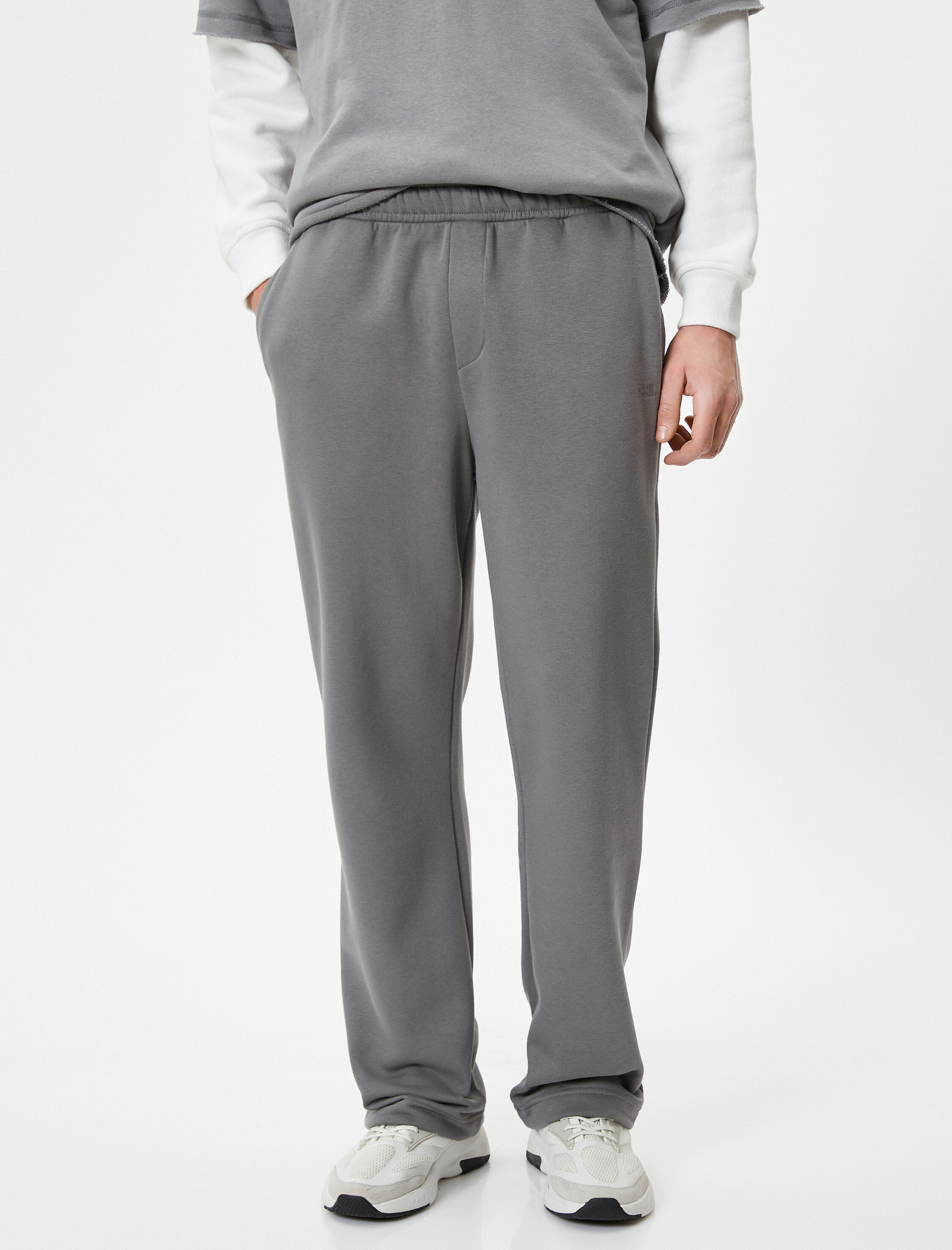 Eşofman Altı Boru Paça Beli Lastikli Cep Detaylı İşlemeli Şardonlu