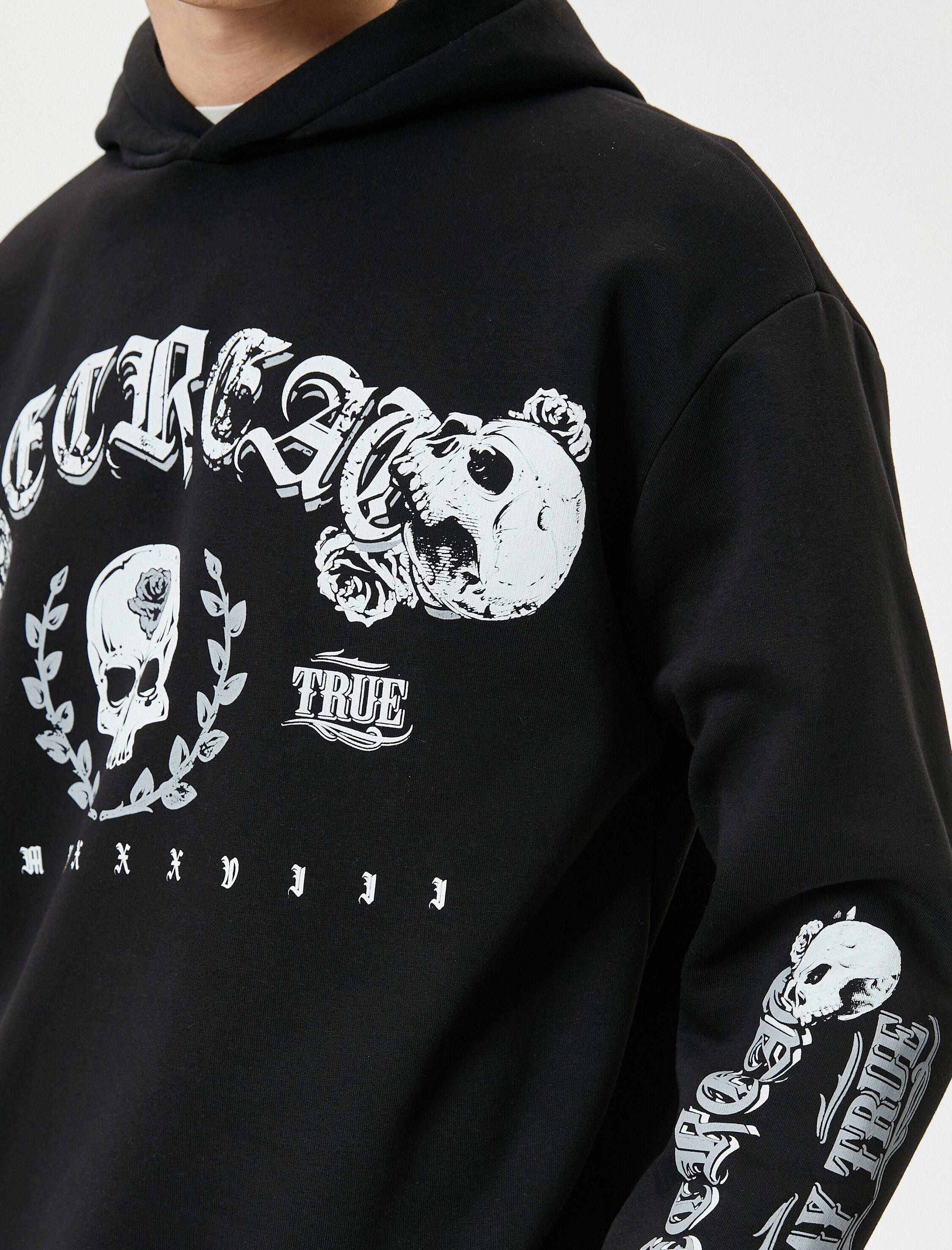   Arkası Baskılı Sweatshirt Kapşonlu Kuru Kafa Temalı Rahat Kesim Şardonlu