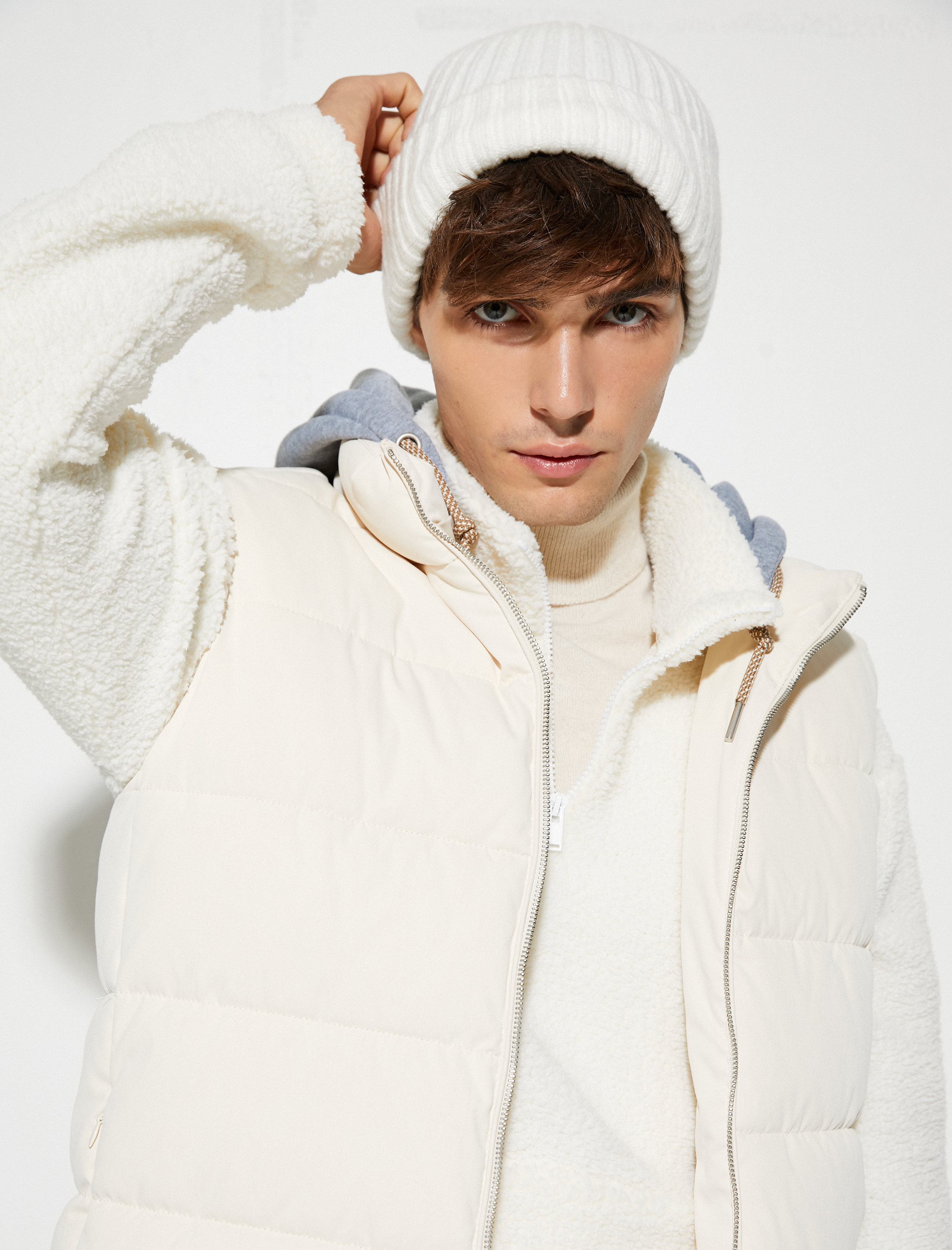 Kolsuz Mont Yelek Çıkarılabilir Kapşonlu Fermuarlı Cep Detaylı