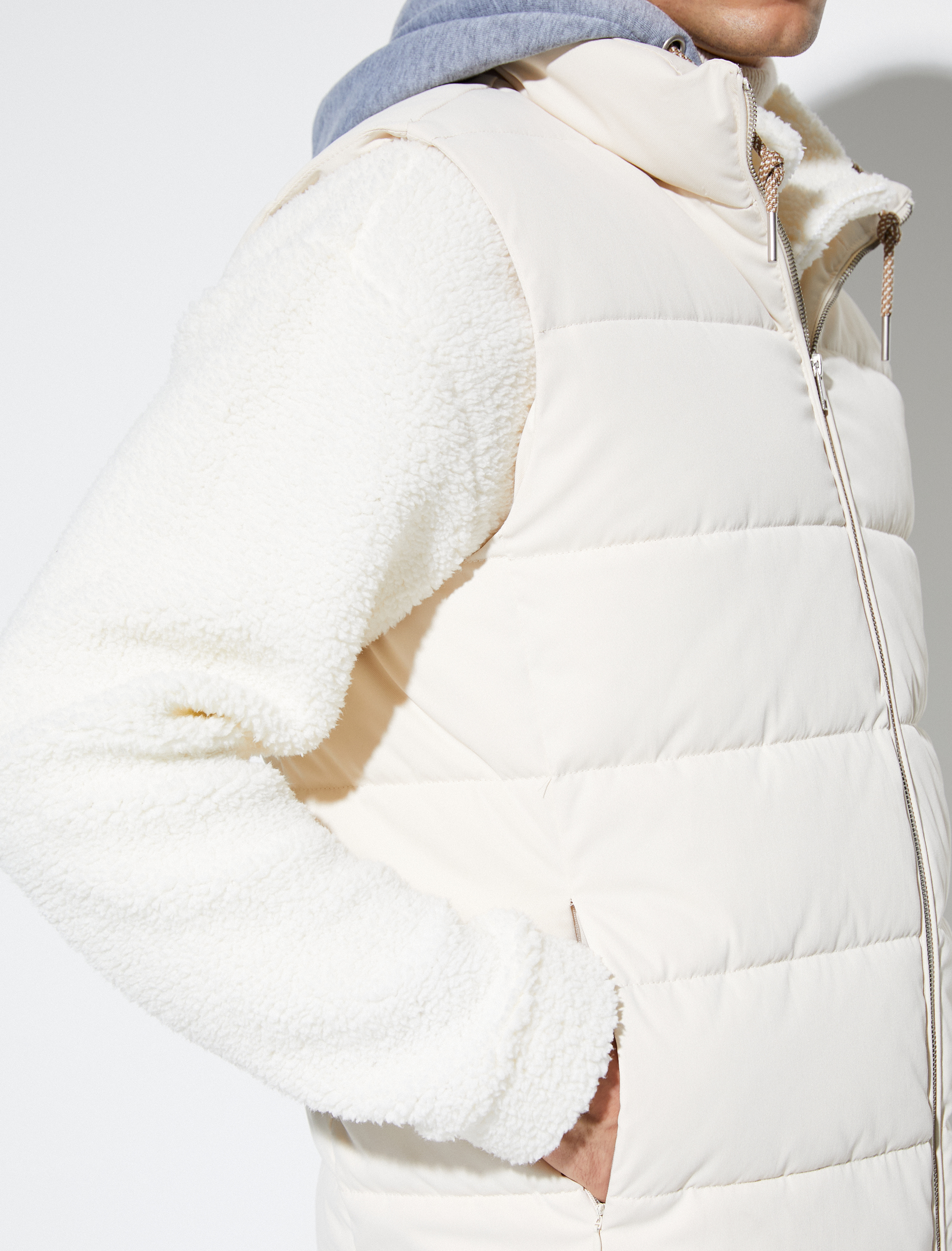 Kolsuz Mont Yelek Çıkarılabilir Kapşonlu Fermuarlı Cep Detaylı