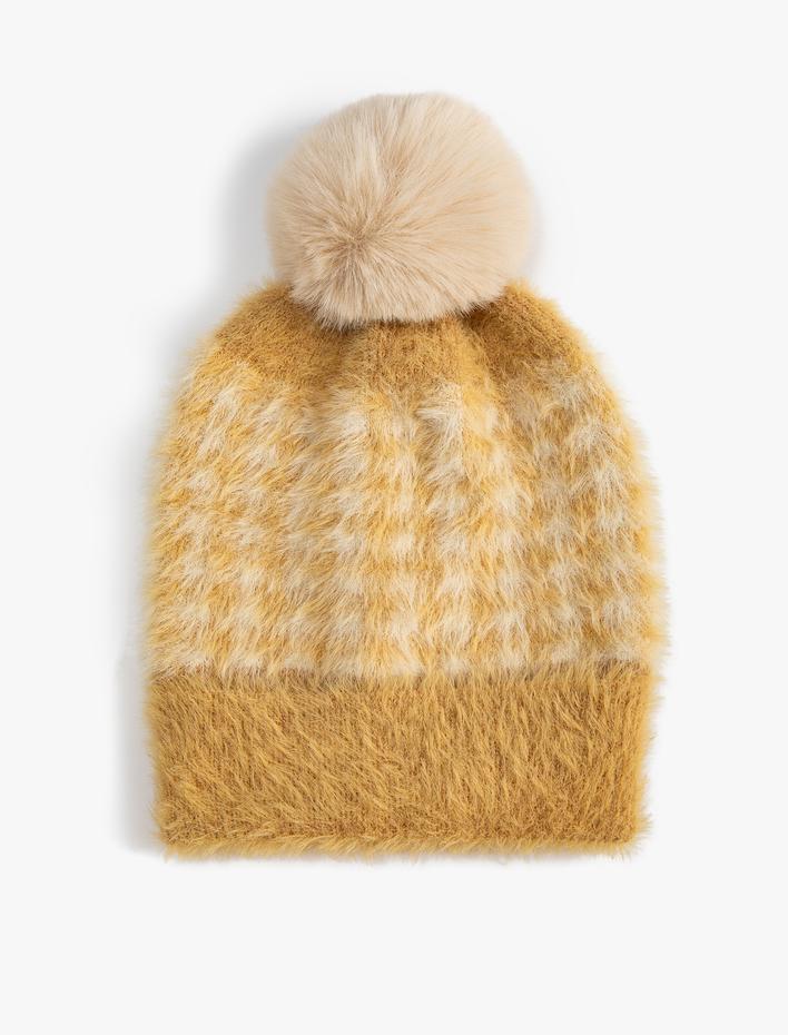 Kadın Peluş Bere Yumuşak Dokulu Ponpon Detaylı