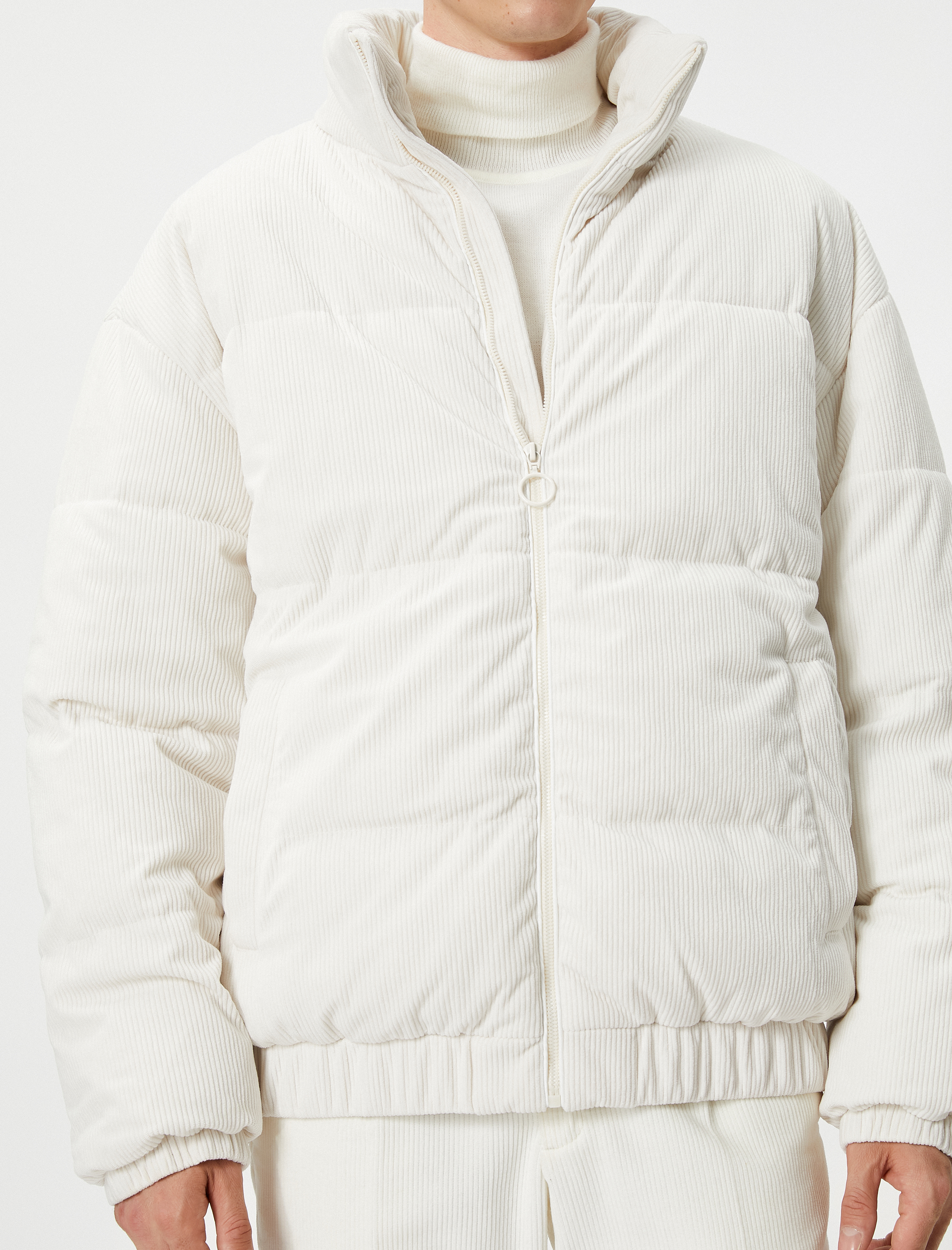   Şişme Mont Kadife Görünümlü Dik Yaka Fermuarlı Cepli