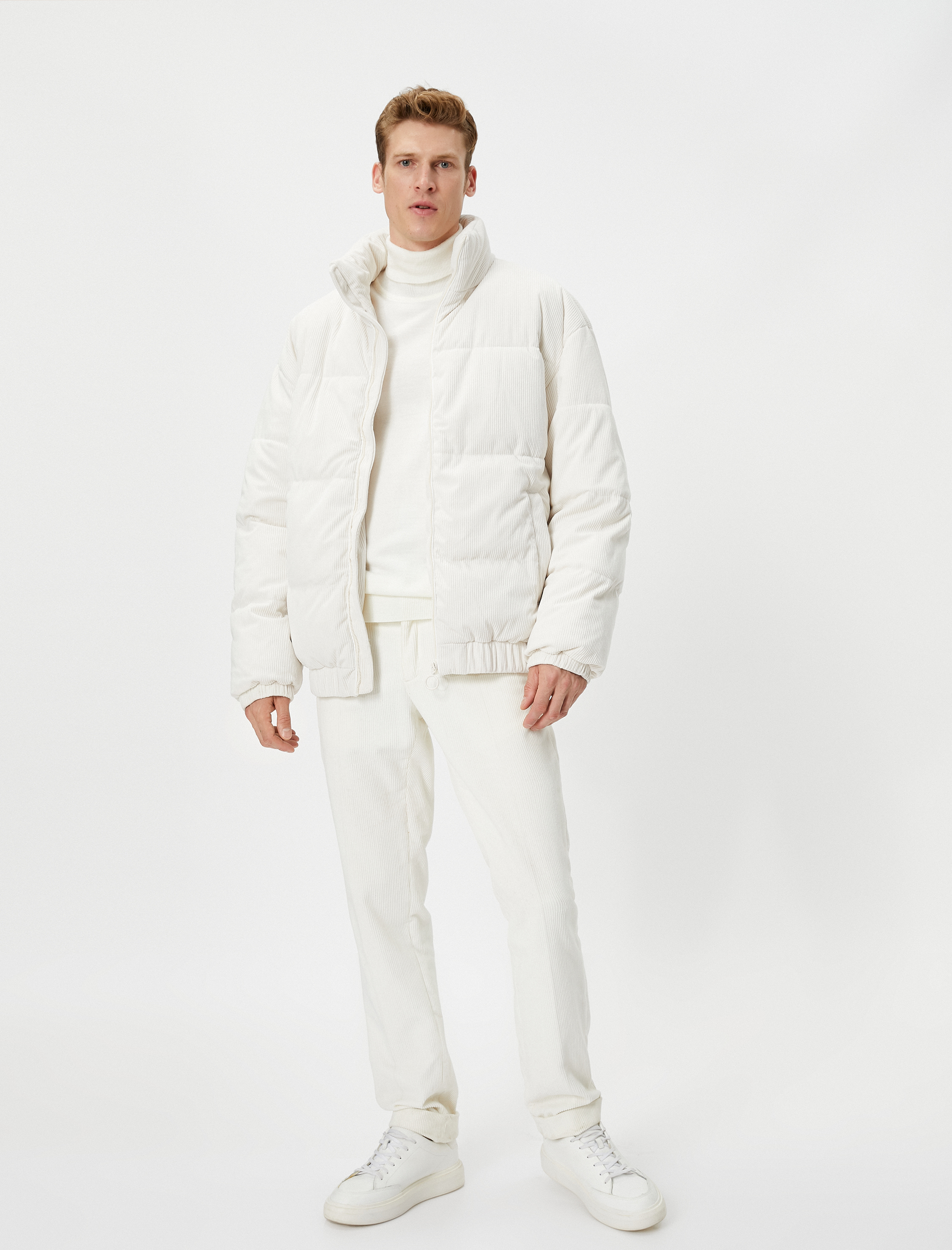   Şişme Mont Kadife Görünümlü Dik Yaka Fermuarlı Cepli