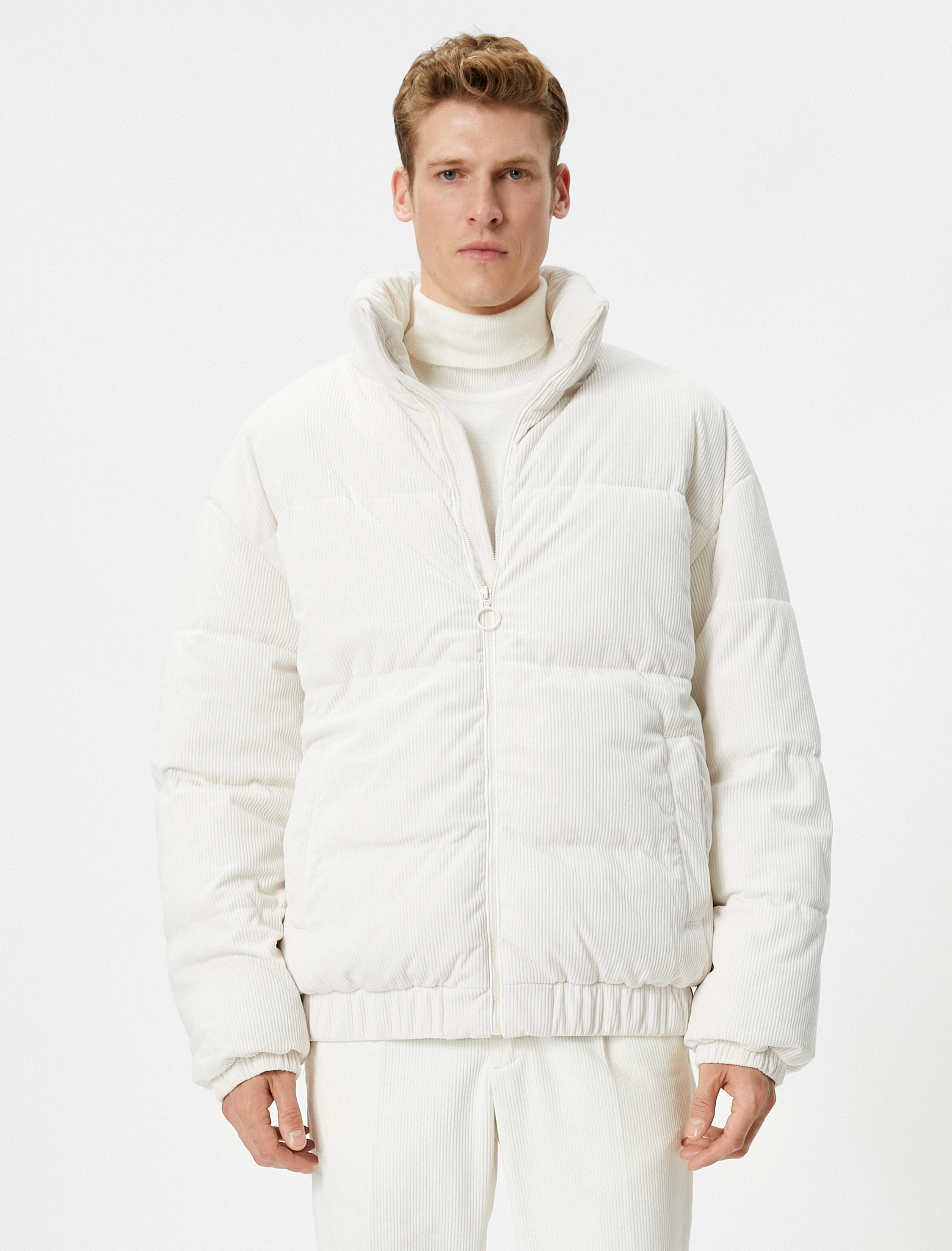   Şişme Mont Kadife Görünümlü Dik Yaka Fermuarlı Cepli