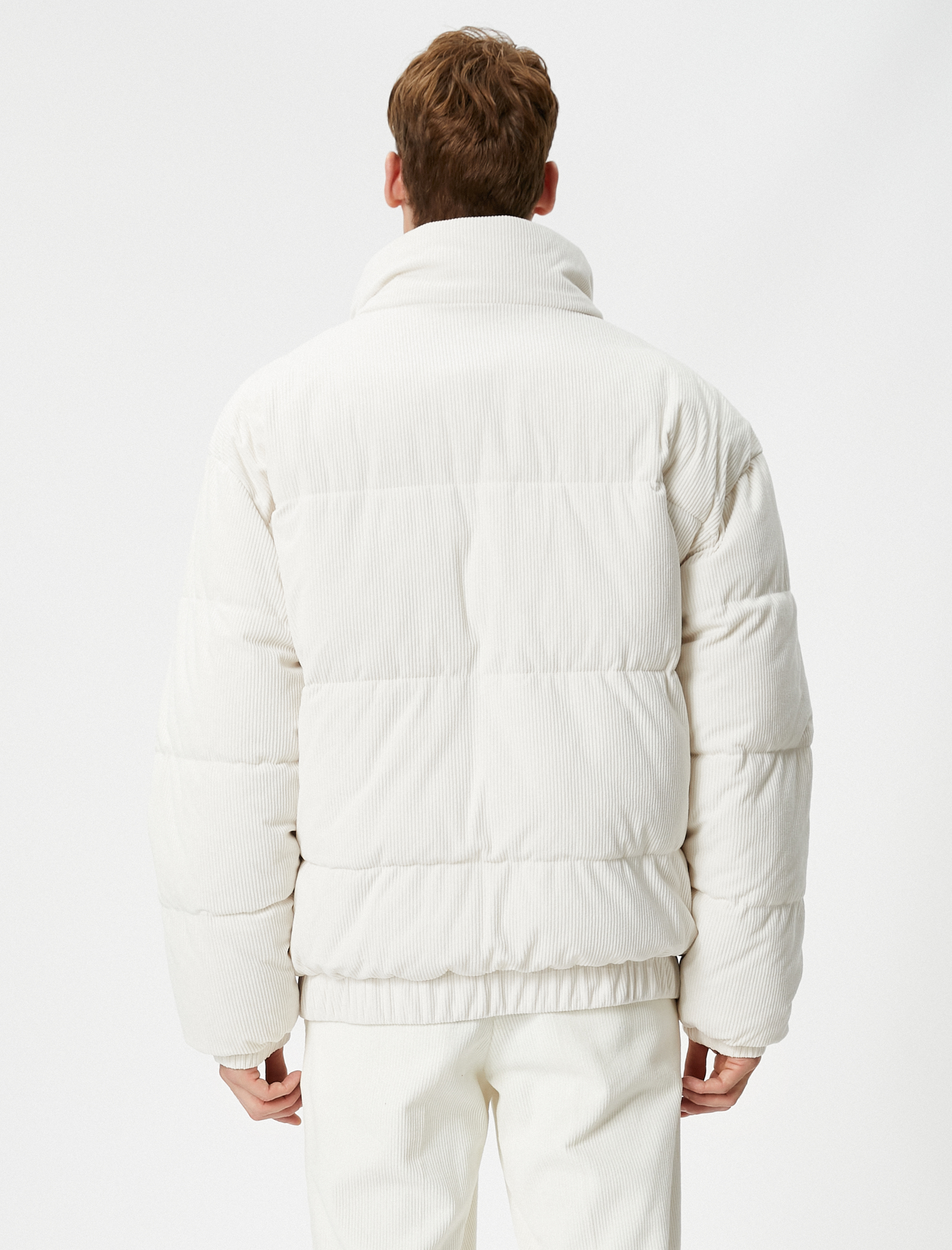   Şişme Mont Kadife Görünümlü Dik Yaka Fermuarlı Cepli