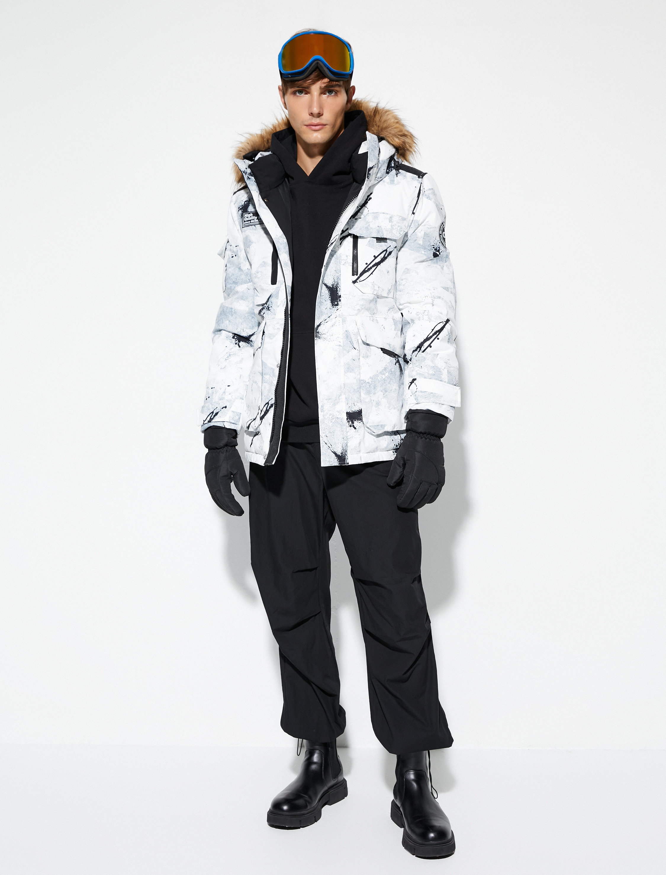   Kar Montu Kapşonlu Soyut Baskılı Suni Kürk Detaylı Fermuarlı Cepli