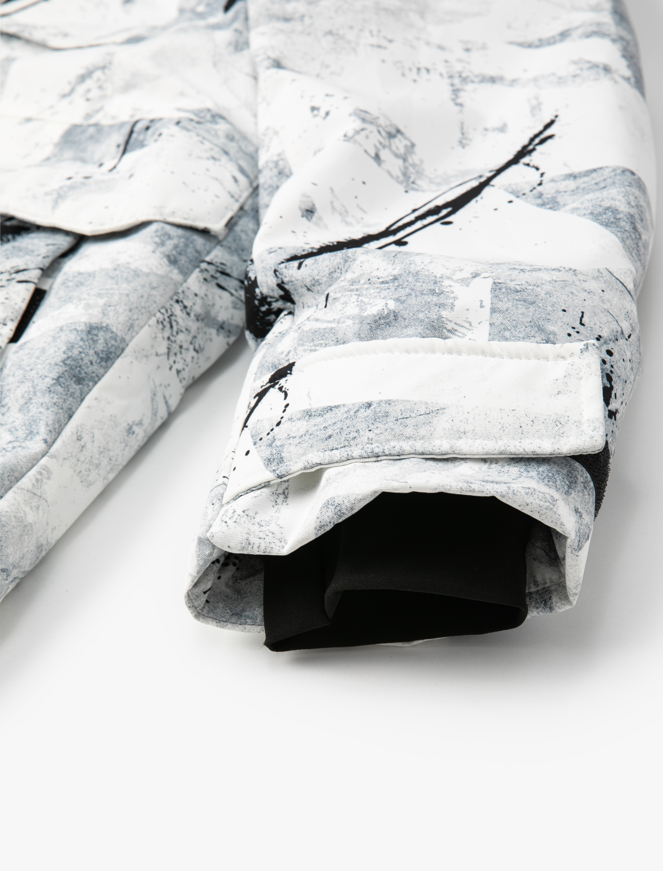   Kar Montu Kapşonlu Soyut Baskılı Suni Kürk Detaylı Fermuarlı Cepli