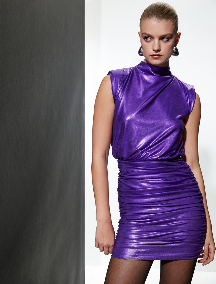  Mini Drapeli Elbise Parlak Kolsuz Dik Yaka