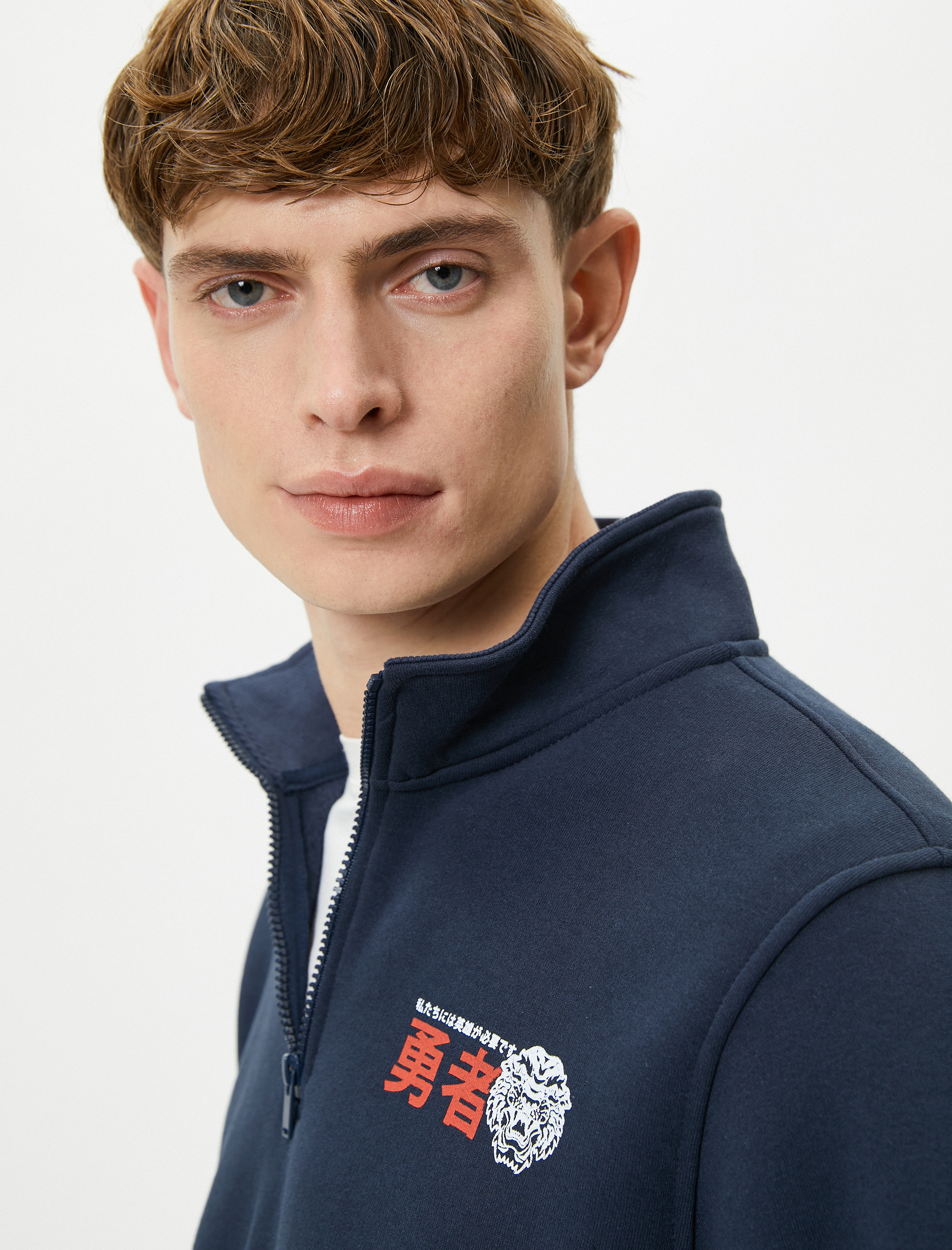   Yarım Fermuarlı Sweatshirt Dik Yaka Uzakdoğu Baskılı Şardonlu