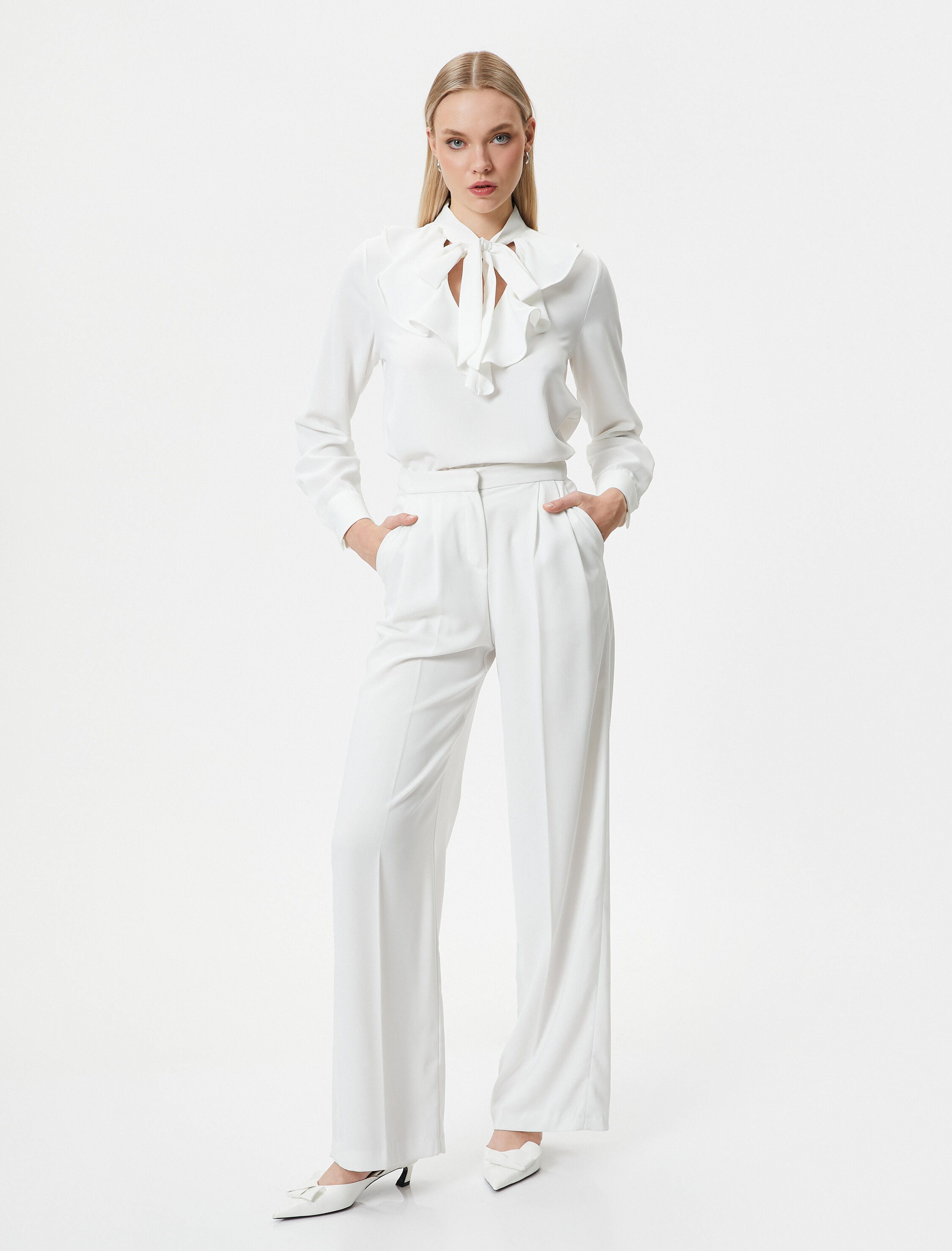 Fular Yaka Bluz Uzun Kollu Fırfırlı V Yaka