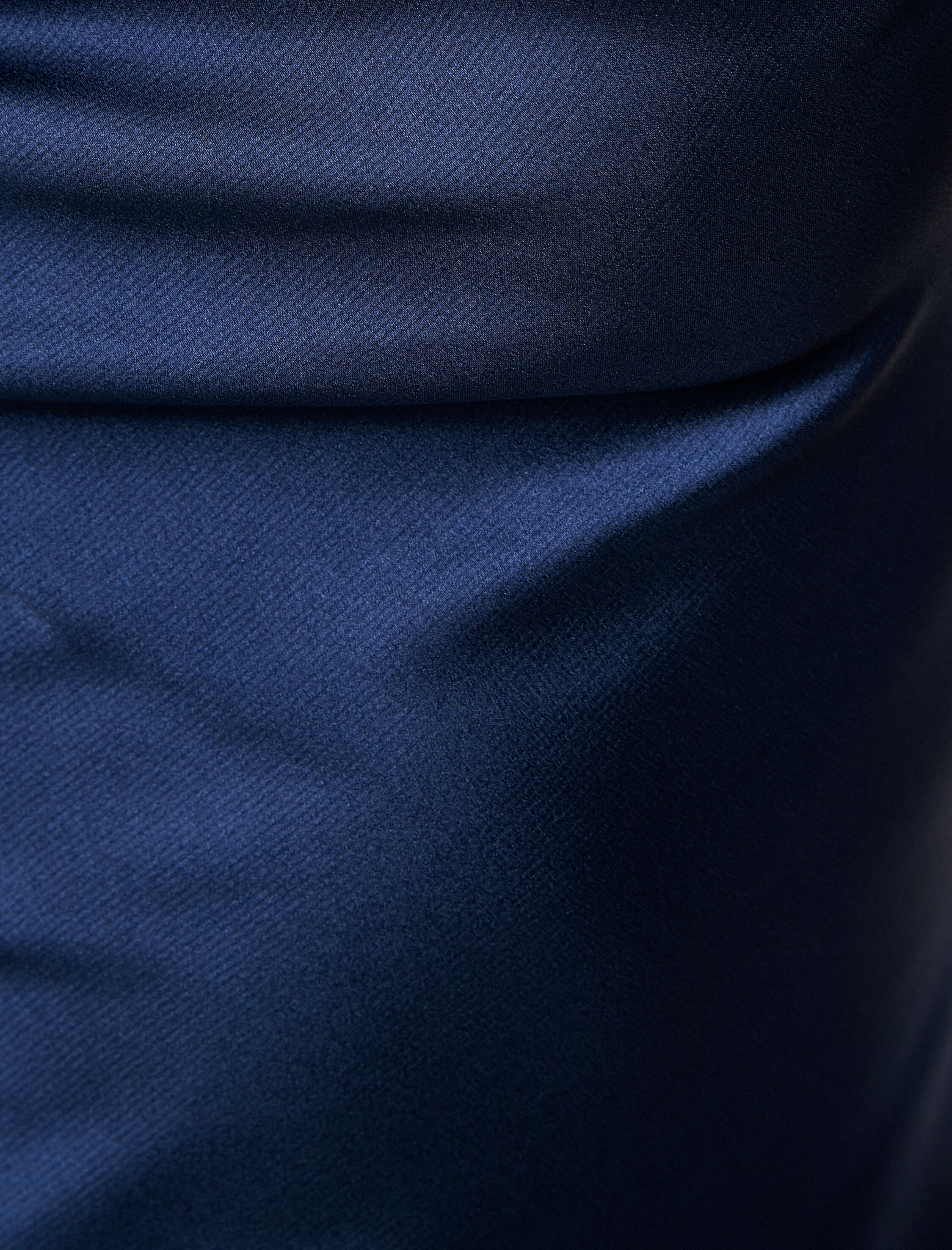   Saten Elbise İnce Askılı Midi Boy Degaje Yaka Asimetrik Kesim