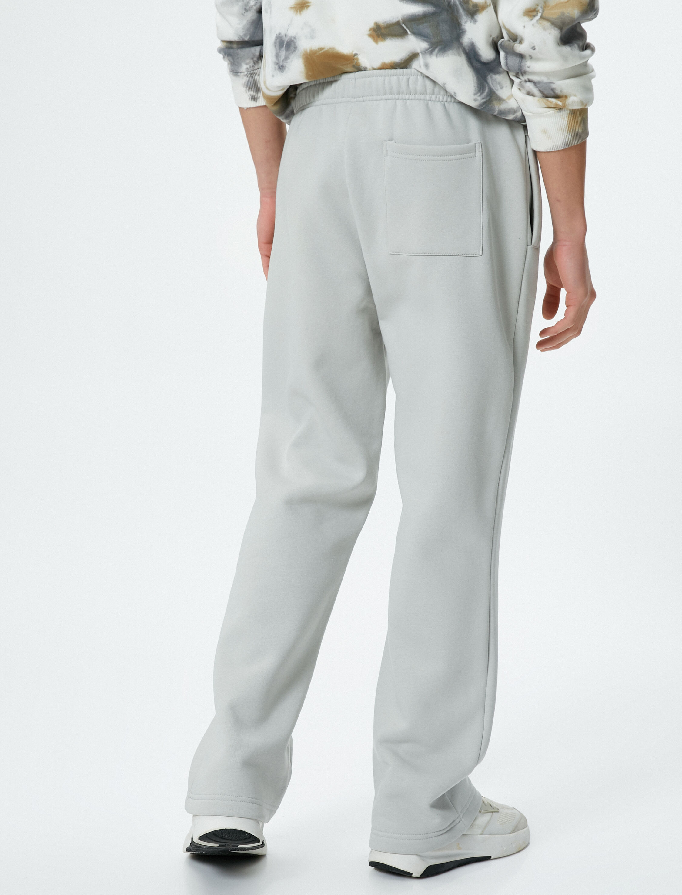 Eşofman Altı Boru Paça Beli Lastikli Cep Detaylı İşlemeli Şardonlu