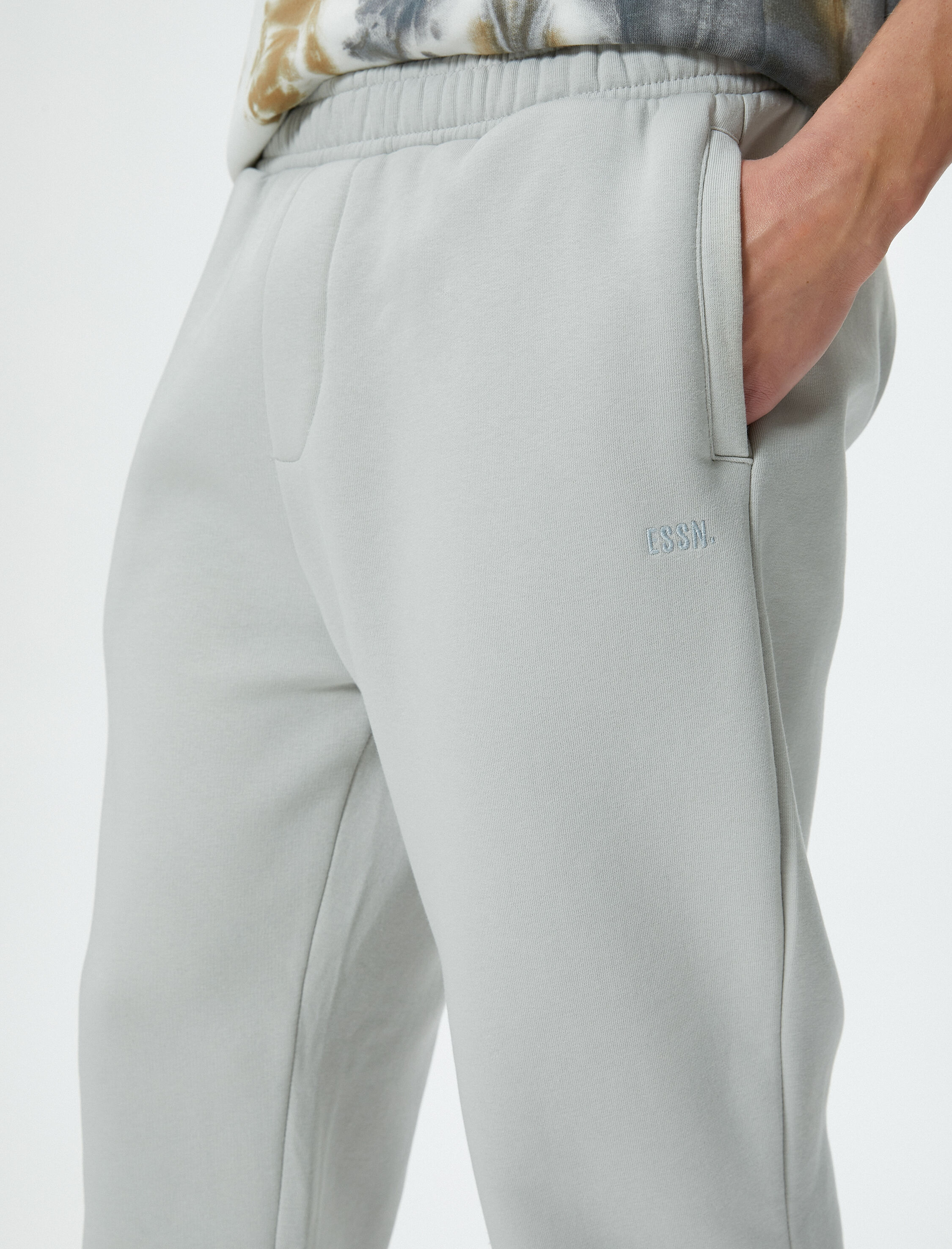 Eşofman Altı Boru Paça Beli Lastikli Cep Detaylı İşlemeli Şardonlu