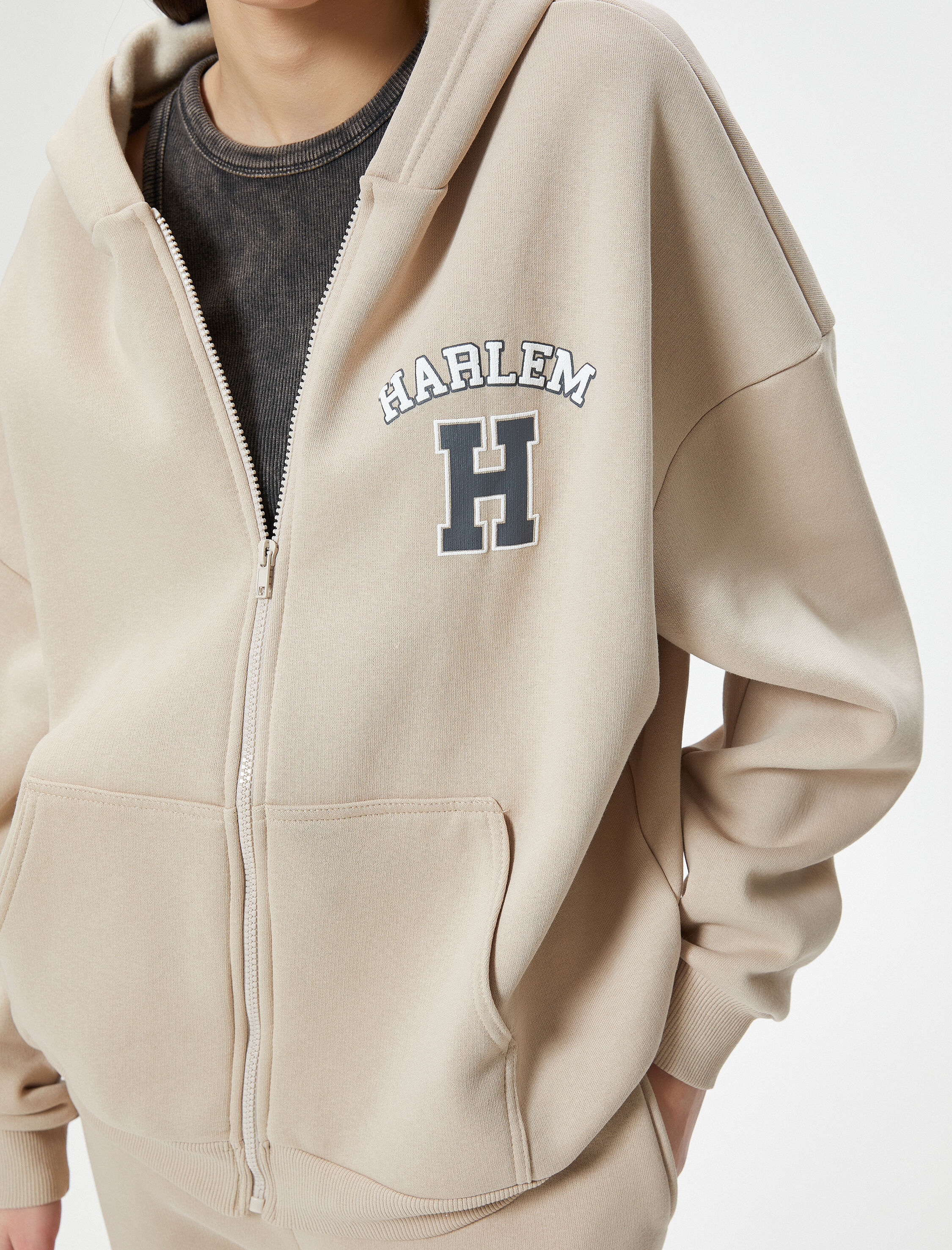   Şardonlu Fermuarlı Kapşonlu Sweatshirt Kolej Temalı Arkası Baskılı Kanguru Cepli Rahat Kalıp