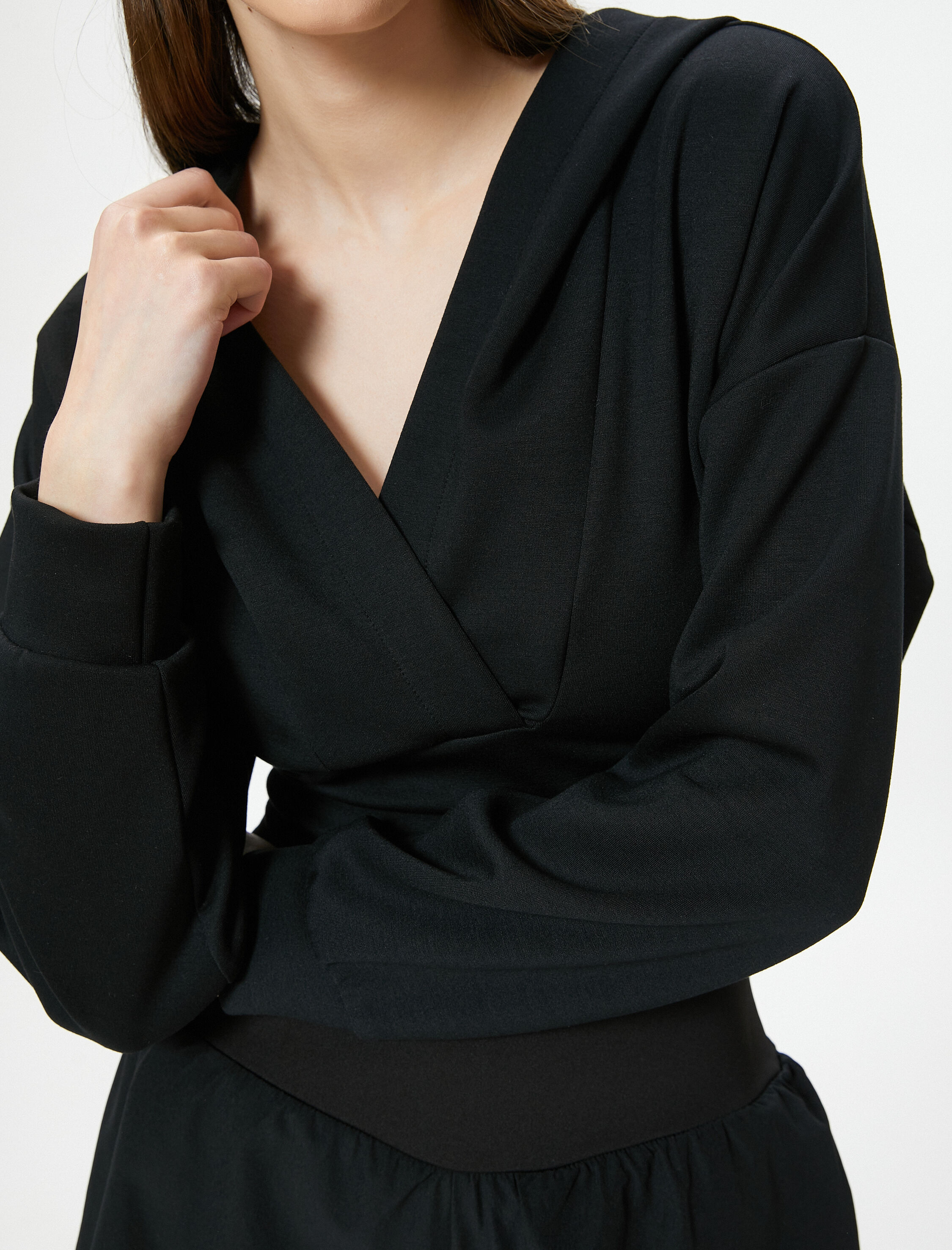   Modal Kumaş Crop Kapüşonlu Sweatshirt Kruvaze V Yaka