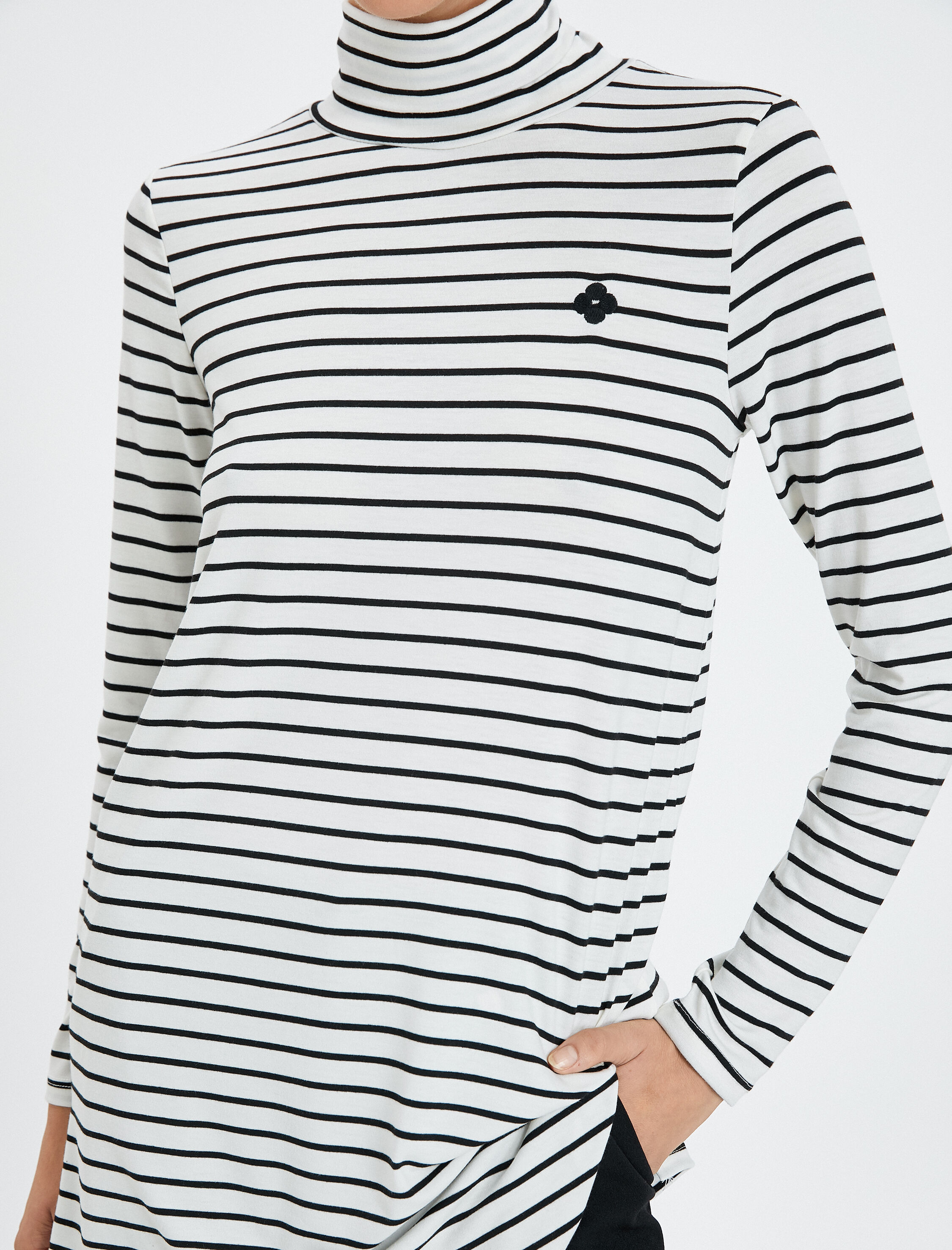   Uzun Kollu Logolu Dik Yaka Tişört