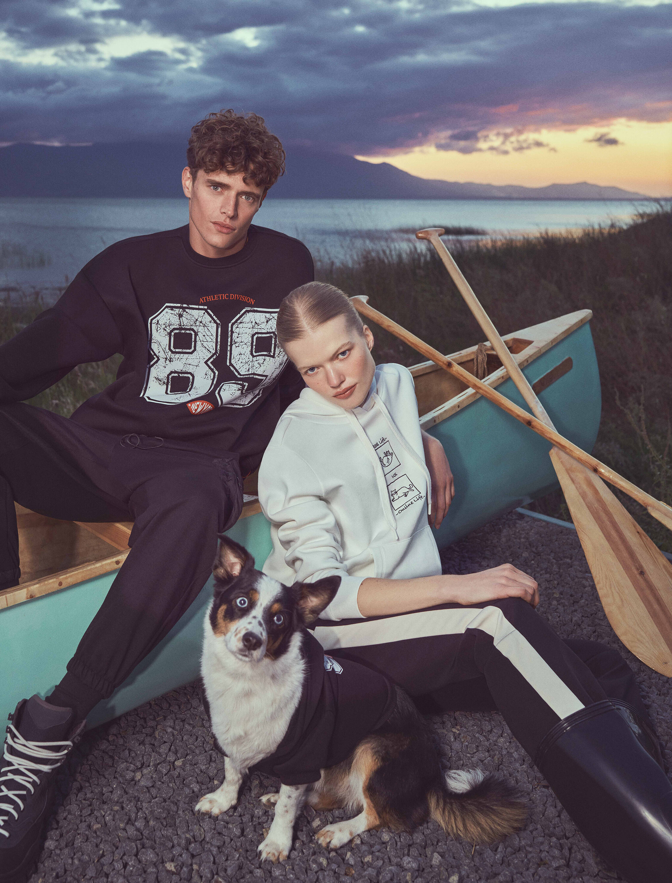 Koton Kadın Kapüşonlu Sweatshirt Nakışlı Kanguru Cepli Uzun Kollu