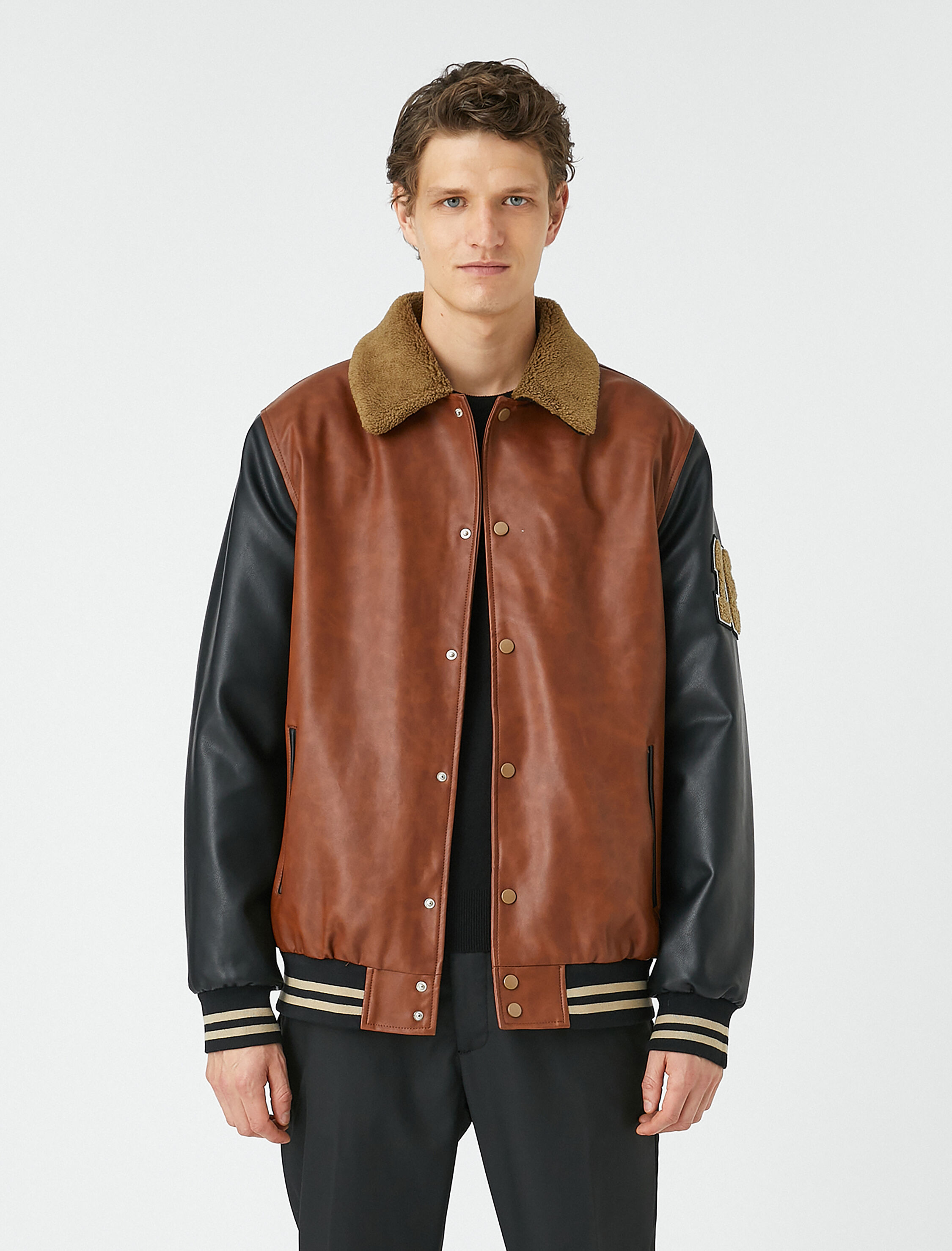   Kolej Ceket Deri Görünümlü Peluş Yaka Detaylı İşlemeli Çıtçıt Düğmeli Cepli