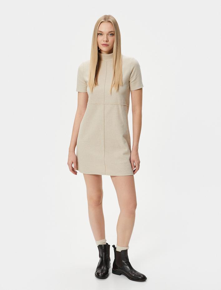  Mini Triko Elbise Dik Yaka Kısa Kollu