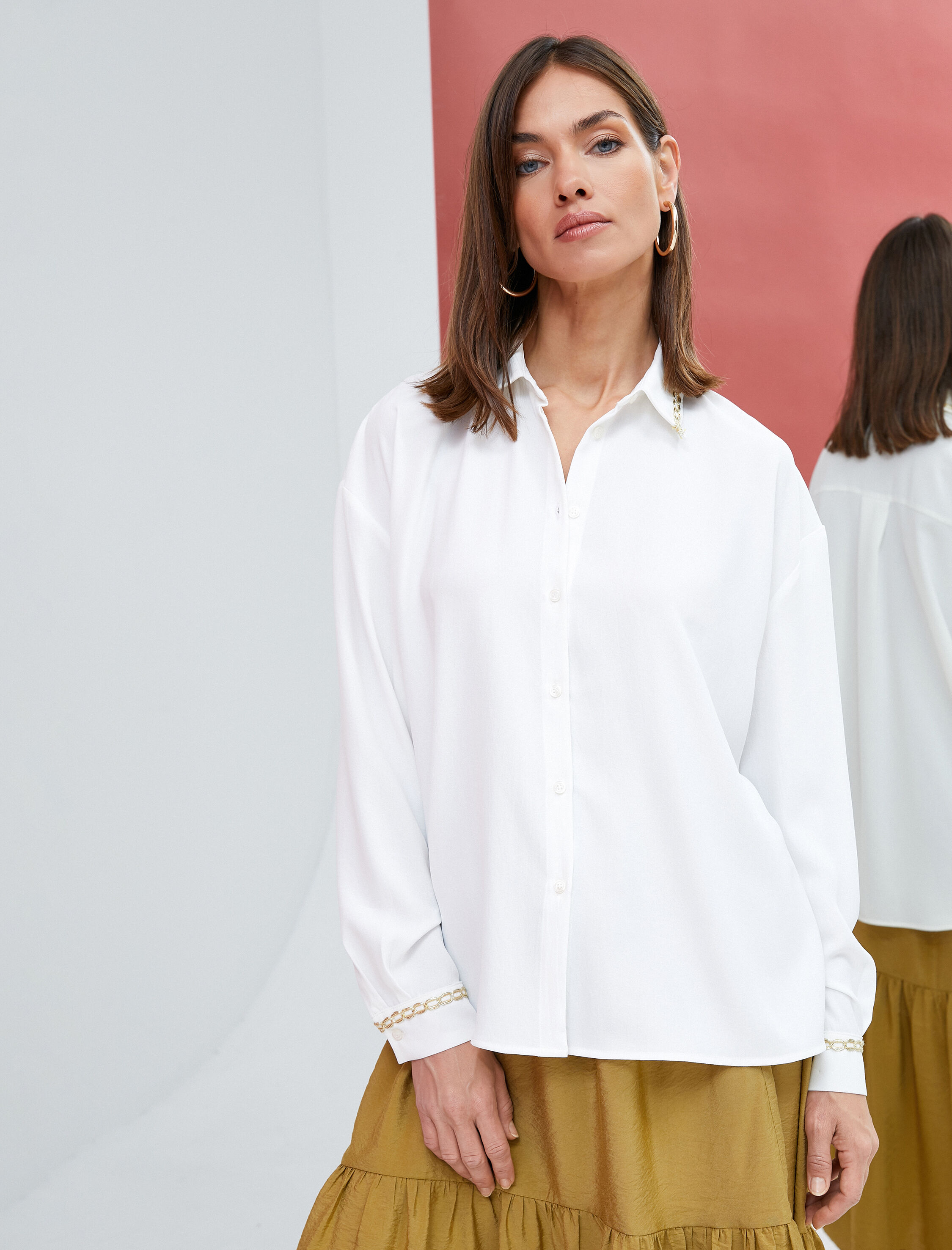   Uzun Kollu Gömlek Düğmeli Zincir Aksesuar Detaylı