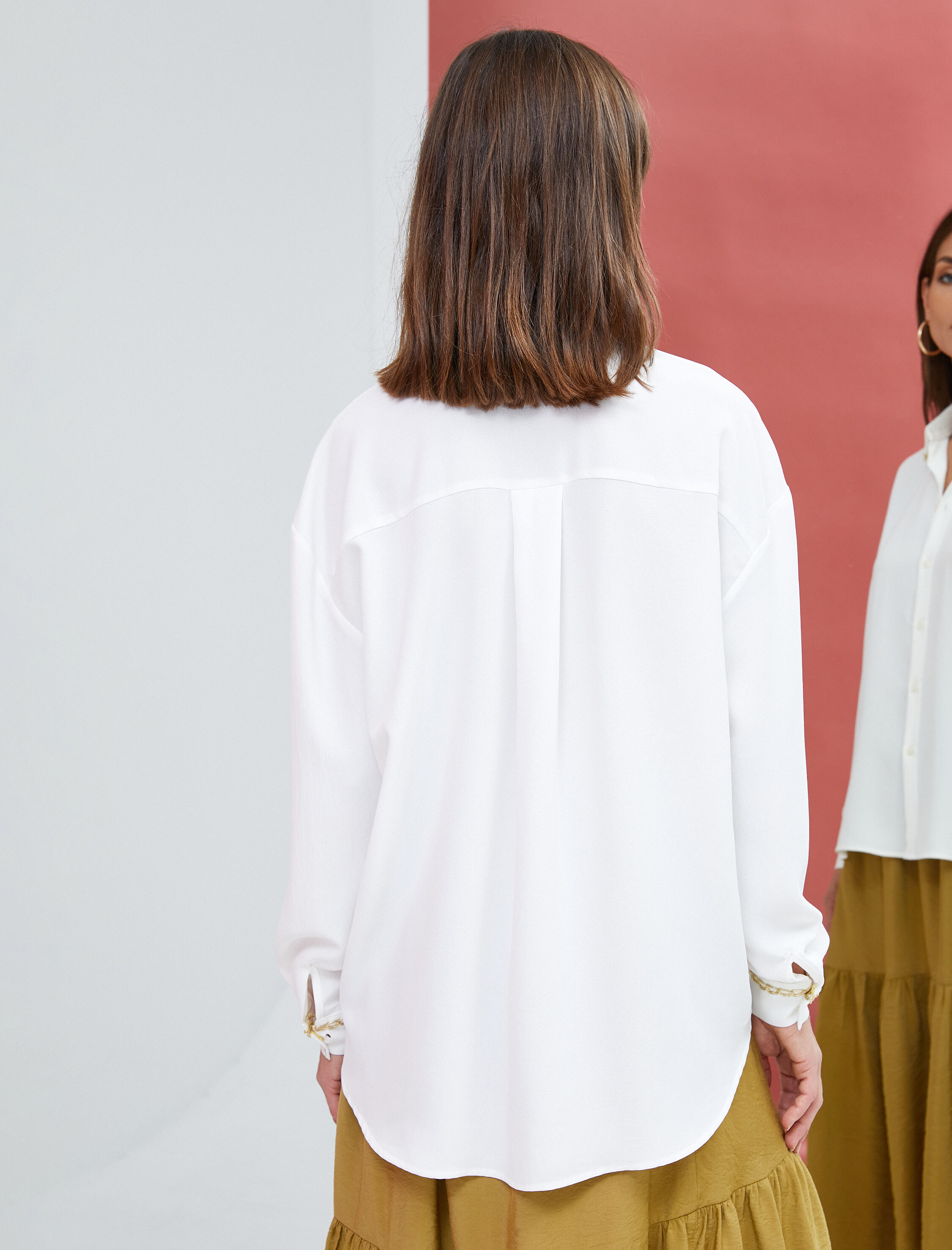   Uzun Kollu Gömlek Düğmeli Zincir Aksesuar Detaylı