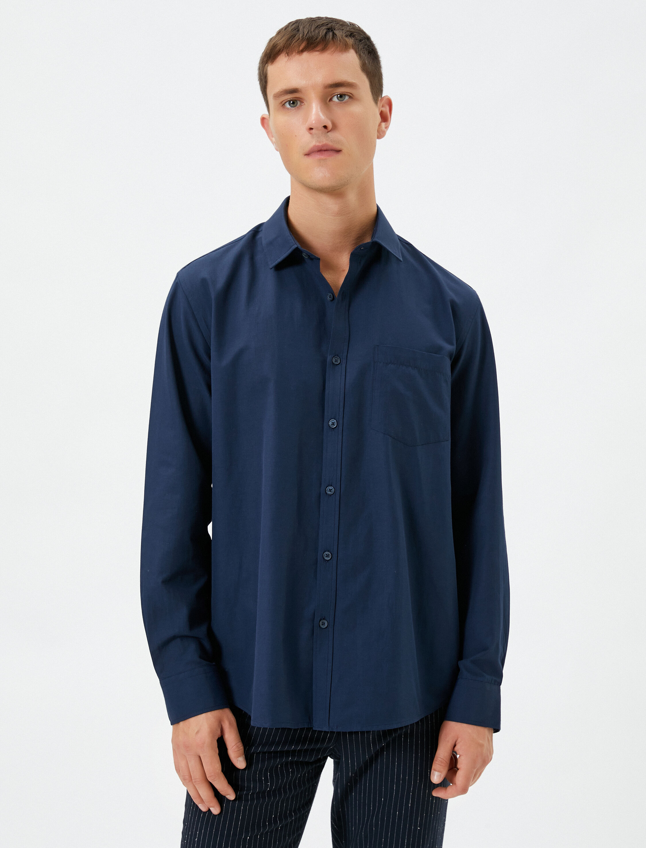   Klasik Gömlek Cep Detaylı Yarım İtalyan Yaka Düğmeli Uzun Kollu Non Iron