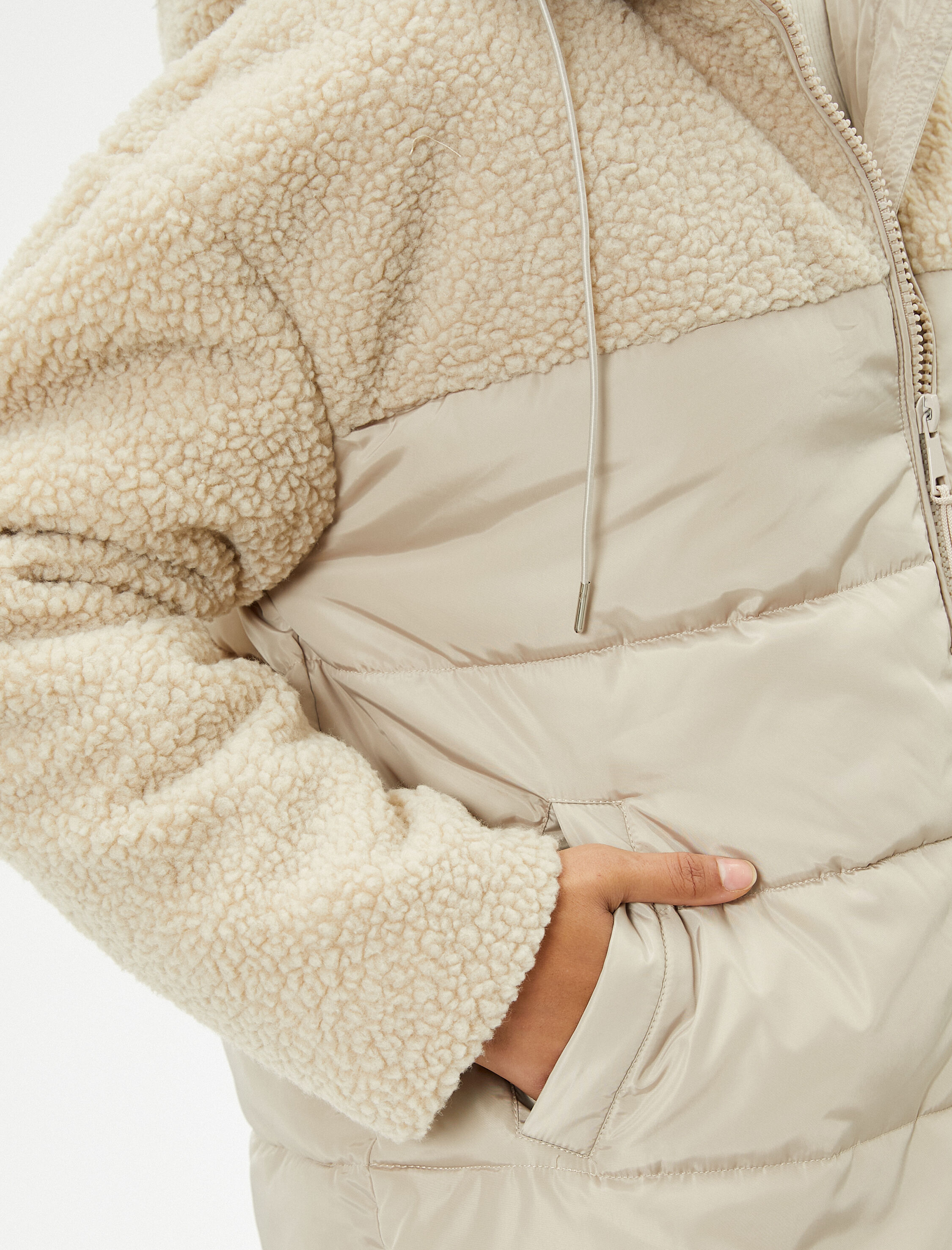   Şişme Mont Peluş Detaylı Kapşonlu Cepli