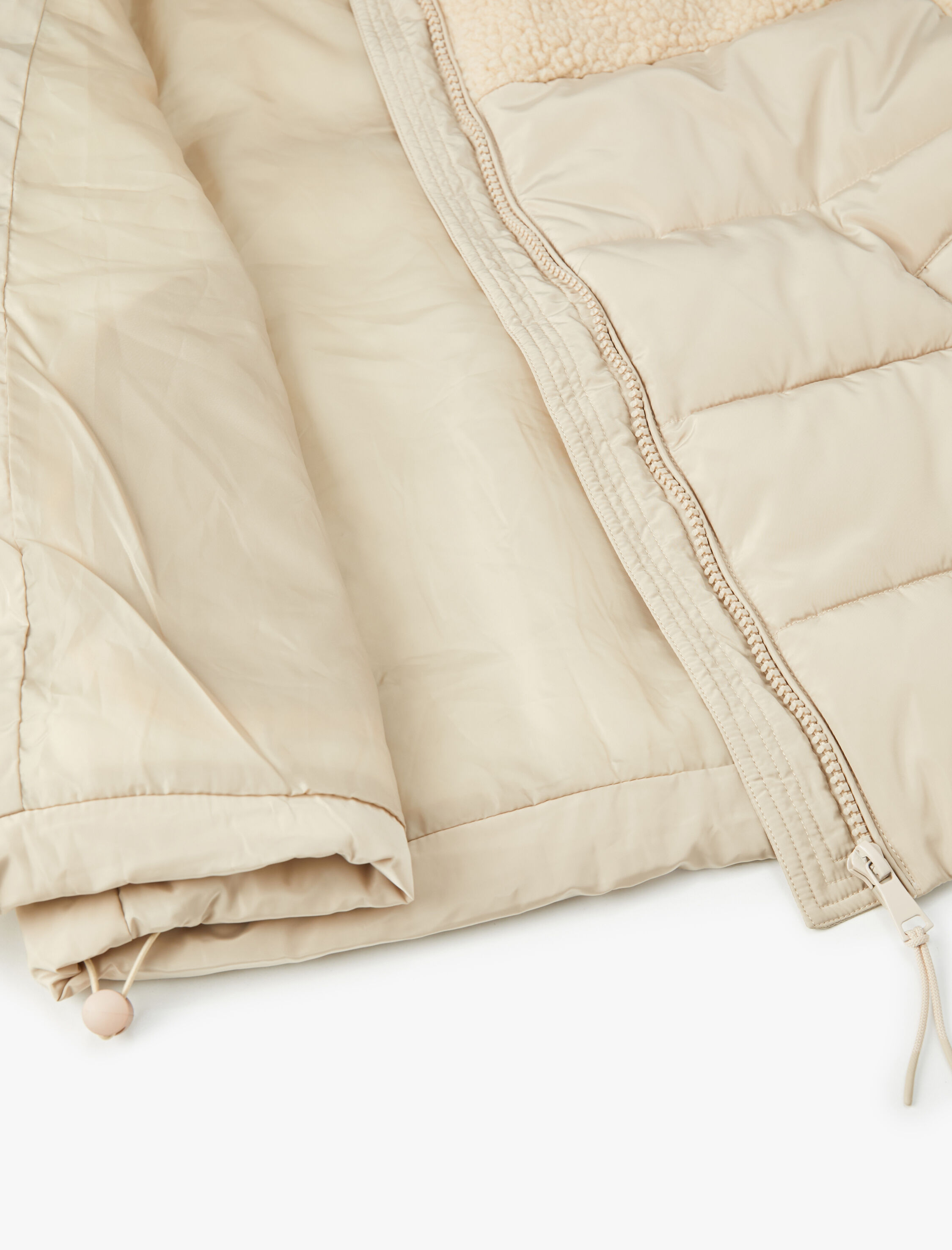   Şişme Mont Peluş Detaylı Kapşonlu Cepli