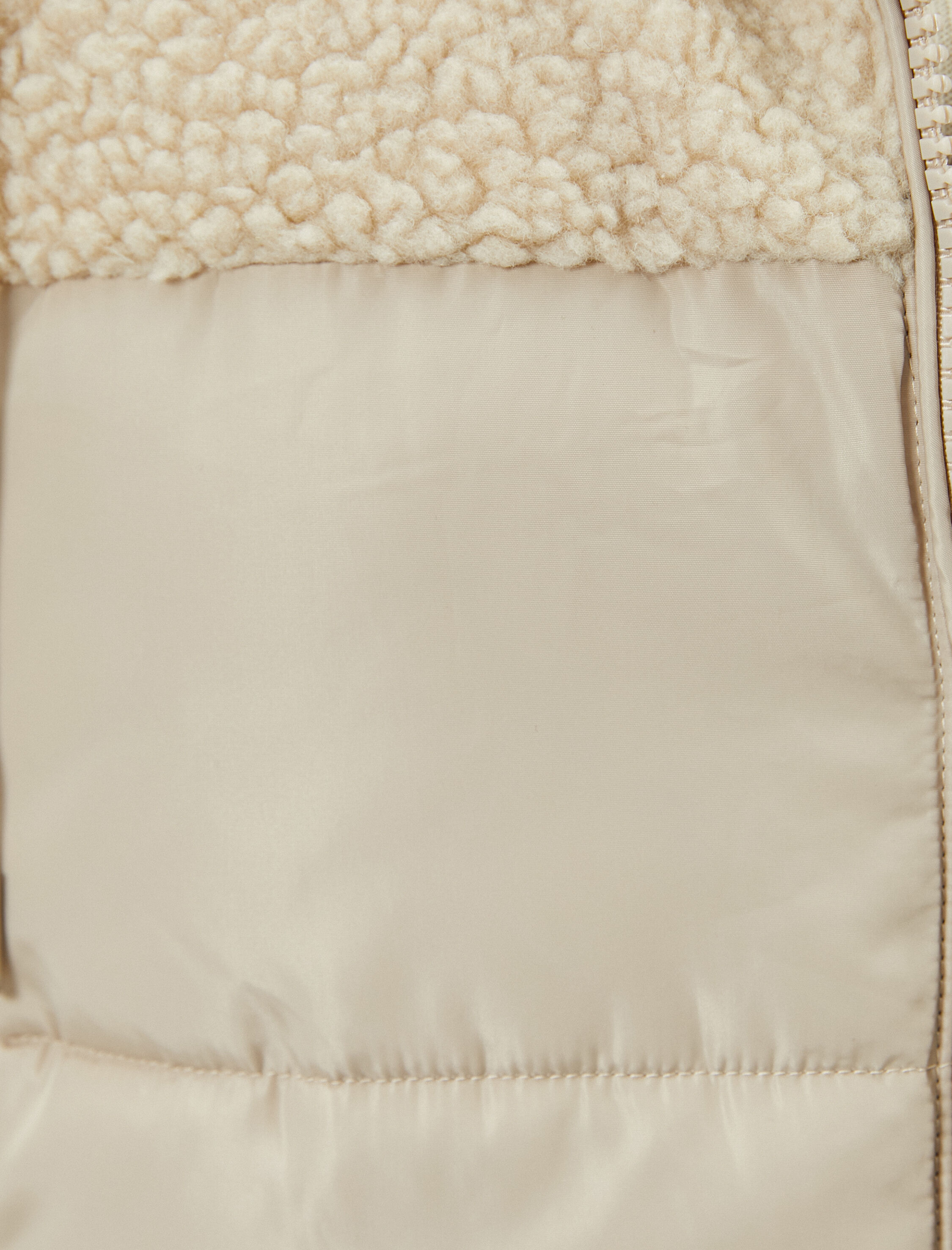   Şişme Mont Peluş Detaylı Kapşonlu Cepli