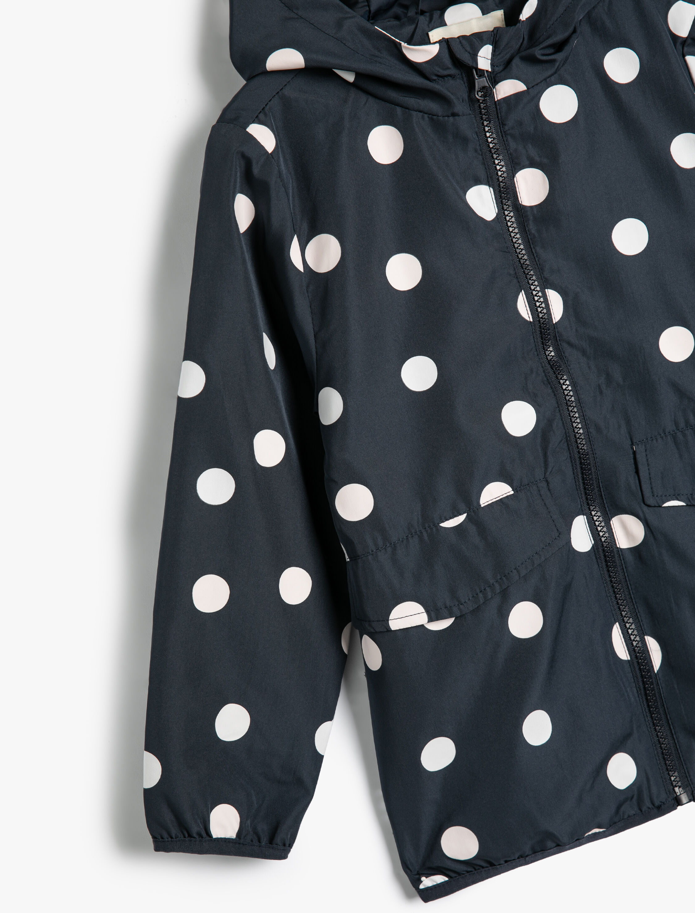  Kız Çocuk Puantiyeli Kapşonlu Cep Detaylı Mont Suda Renk Değiştiren Pamuk Astarlı