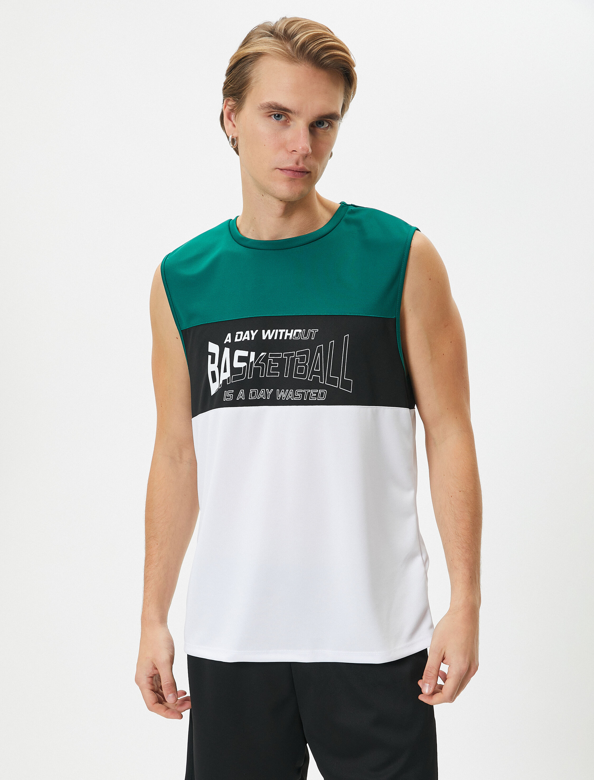   Oversize Basketbol Atleti Kolsuz Bisiklet Yaka Baskılı