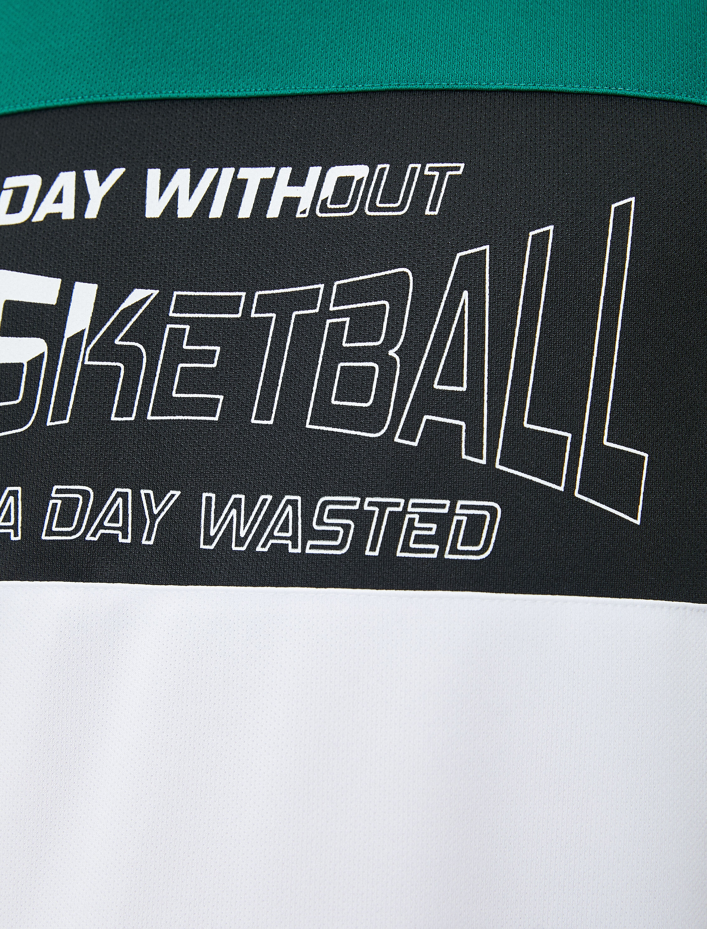   Oversize Basketbol Atleti Kolsuz Bisiklet Yaka Baskılı